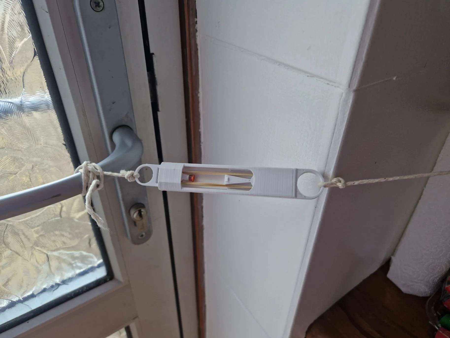 Bẫy dây trip wire sử dụng nắp súng cao su