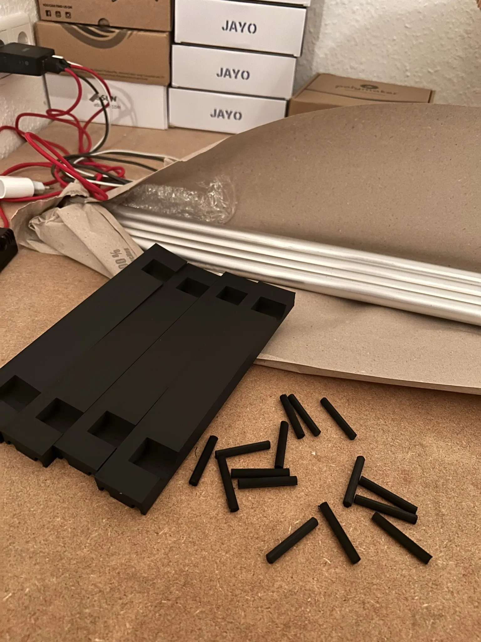 Giá đỡ cuộn cho kệ Ivar của IKEA