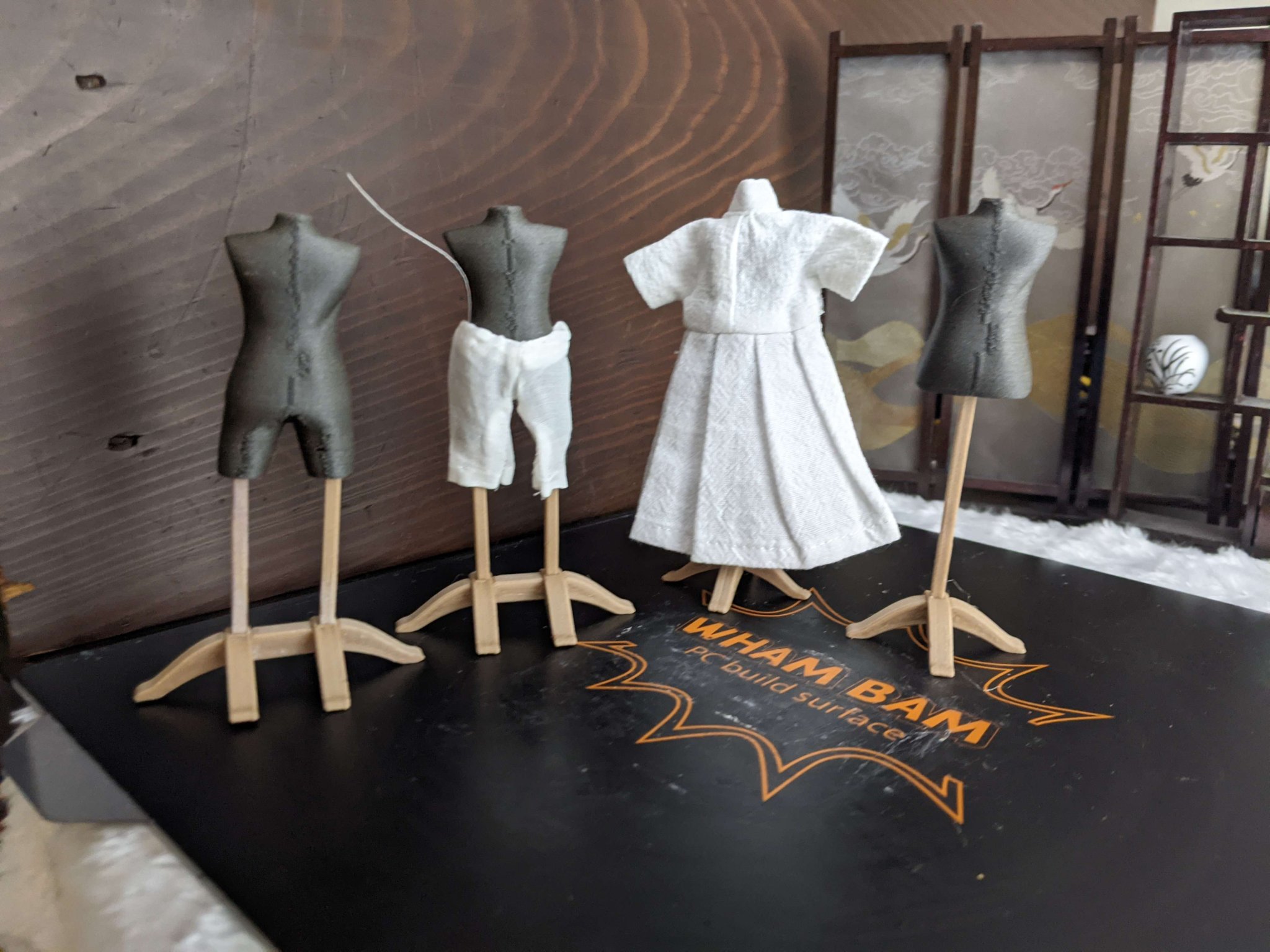 Mô hình đỡ trang phục tiêu chuẩn và quần cho búp bê tỉ lệ ...