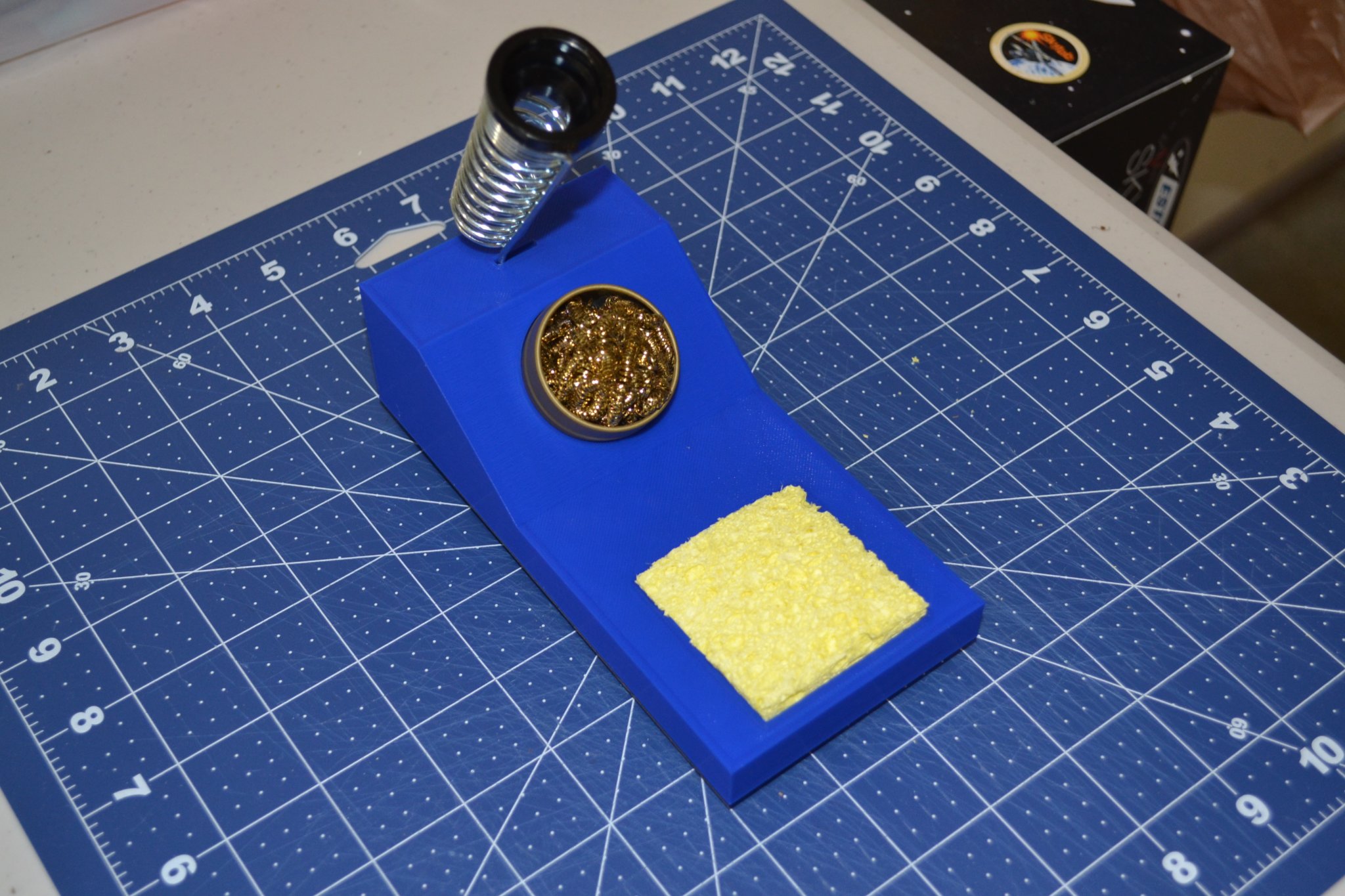 Giá đỡ ổn định cho mỏ hàn với khay chứa và bọt biển