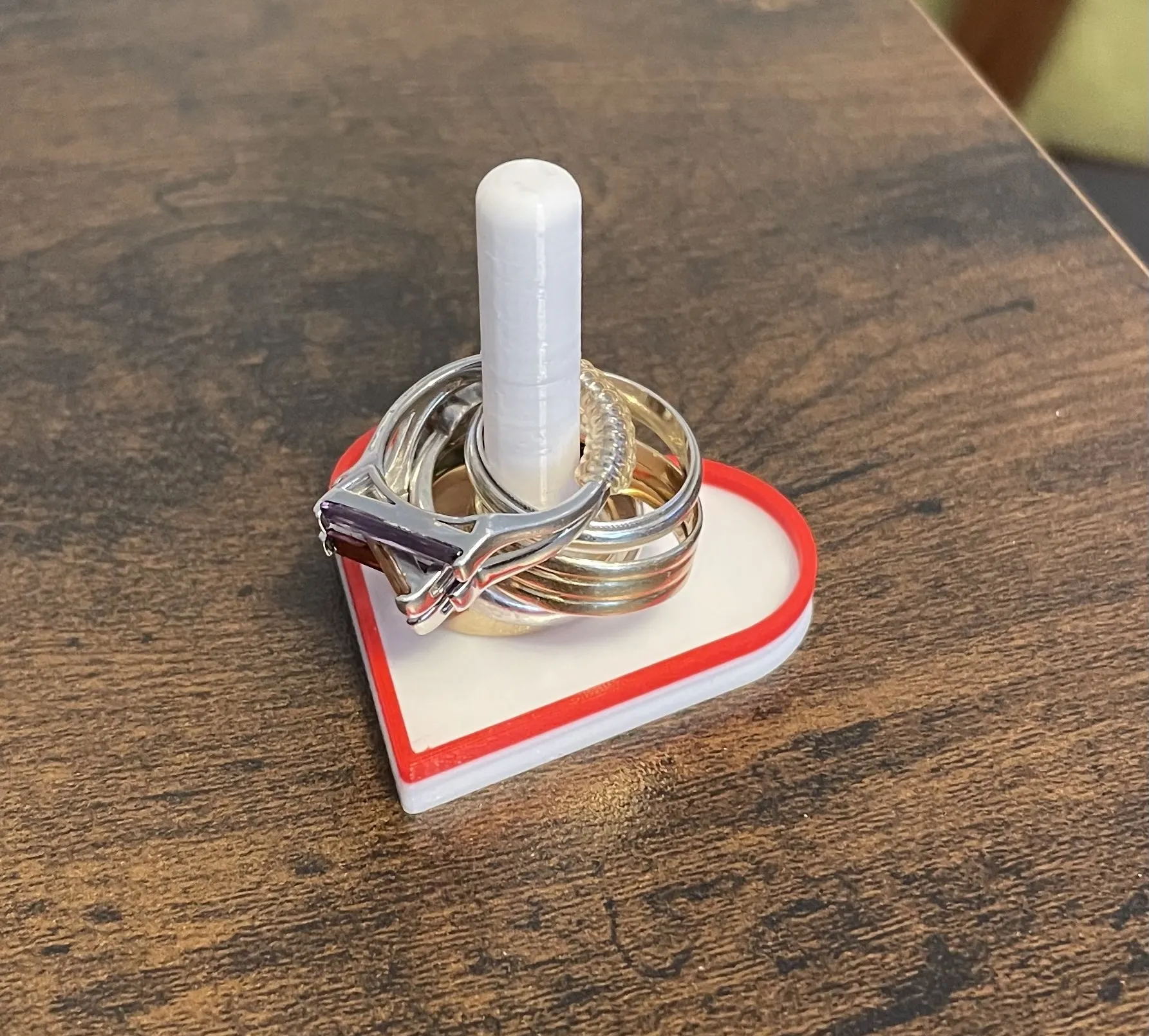 Giá đỡ nhẫn hình trái tim với trục cao