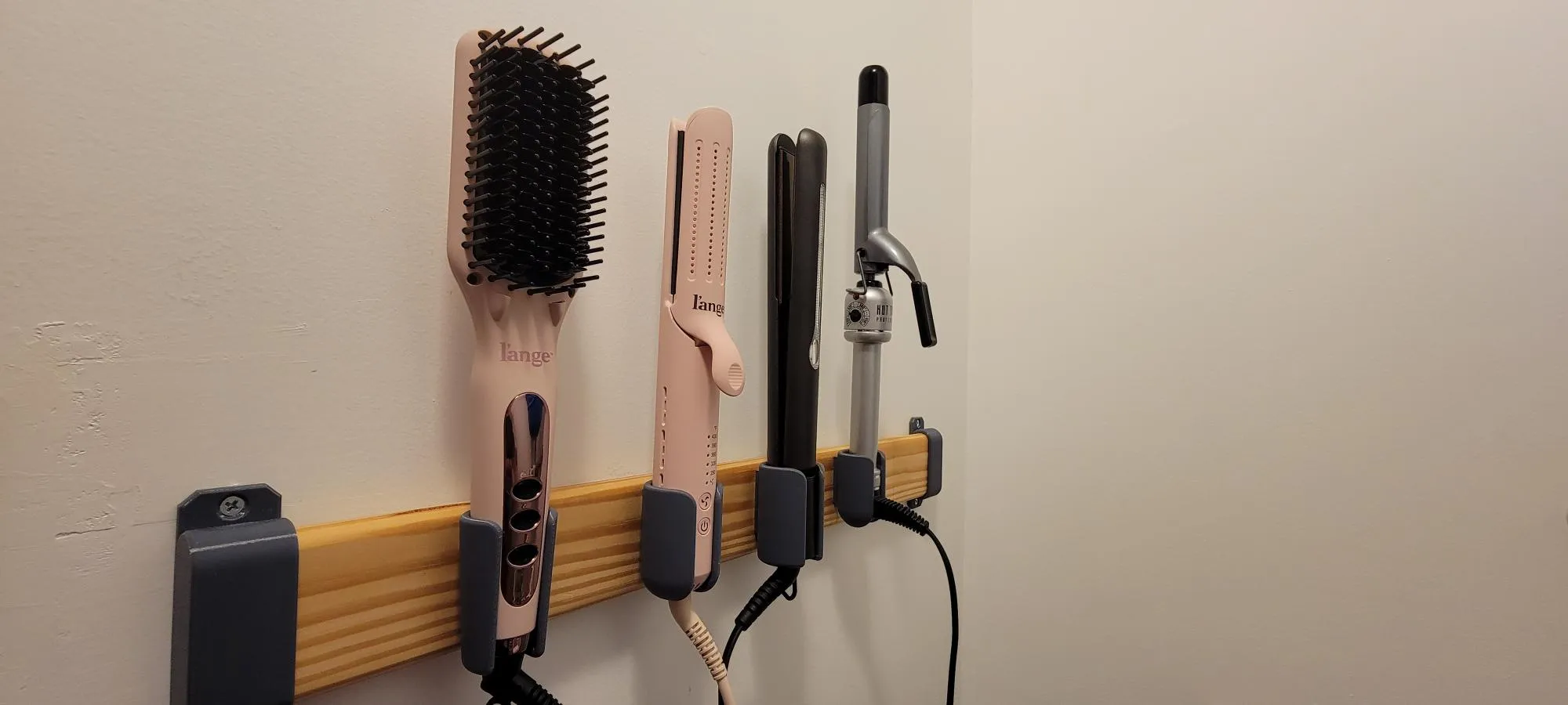 Giá đỡ dụng cụ tạo kiểu tóc cho salon tại nhà