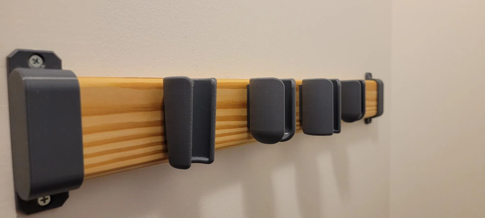 Giá đỡ dụng cụ tạo kiểu tóc cho salon tại nhà