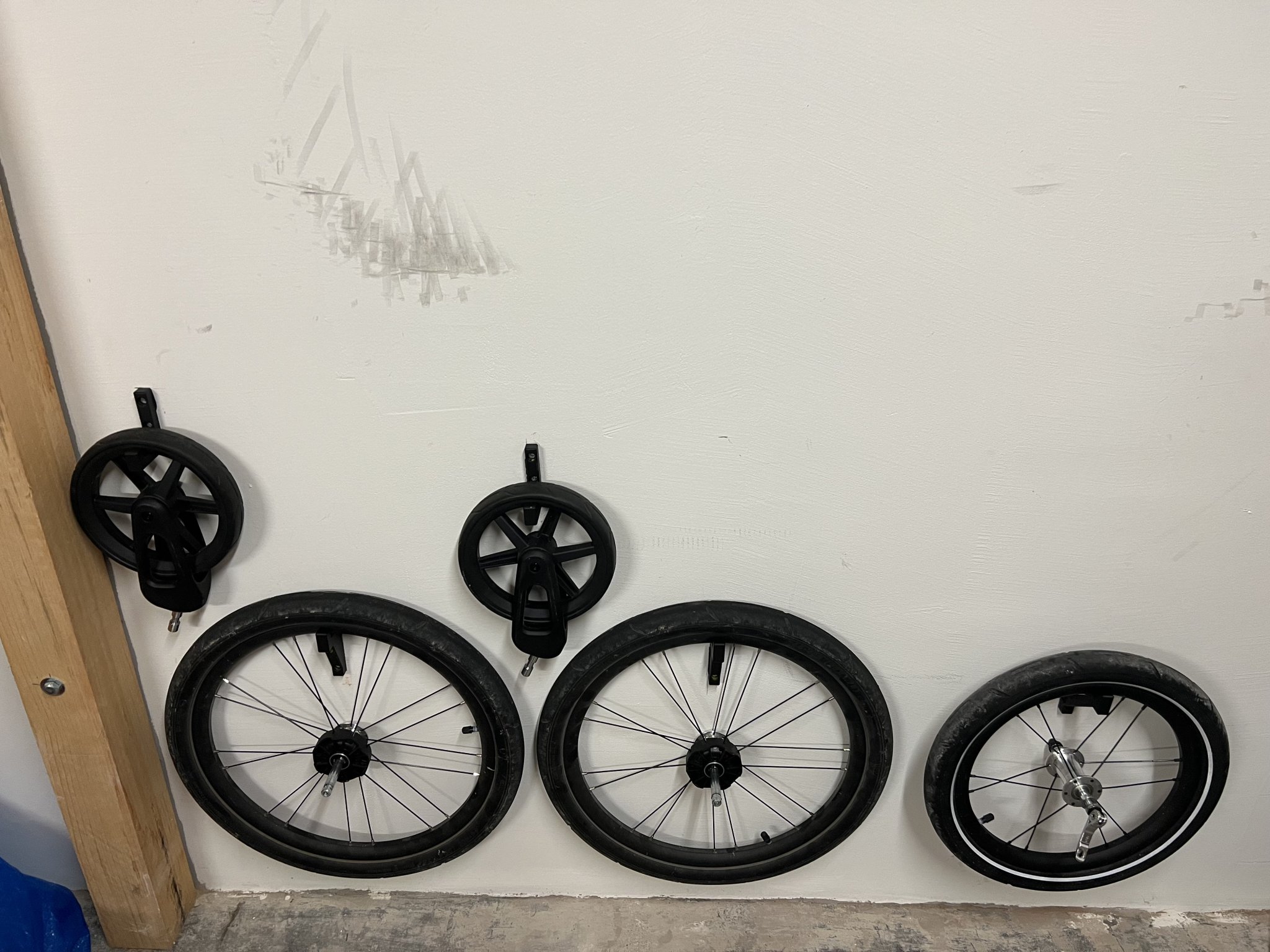 Giá treo bánh xe cho xe đẩy Thule Chariot Sport