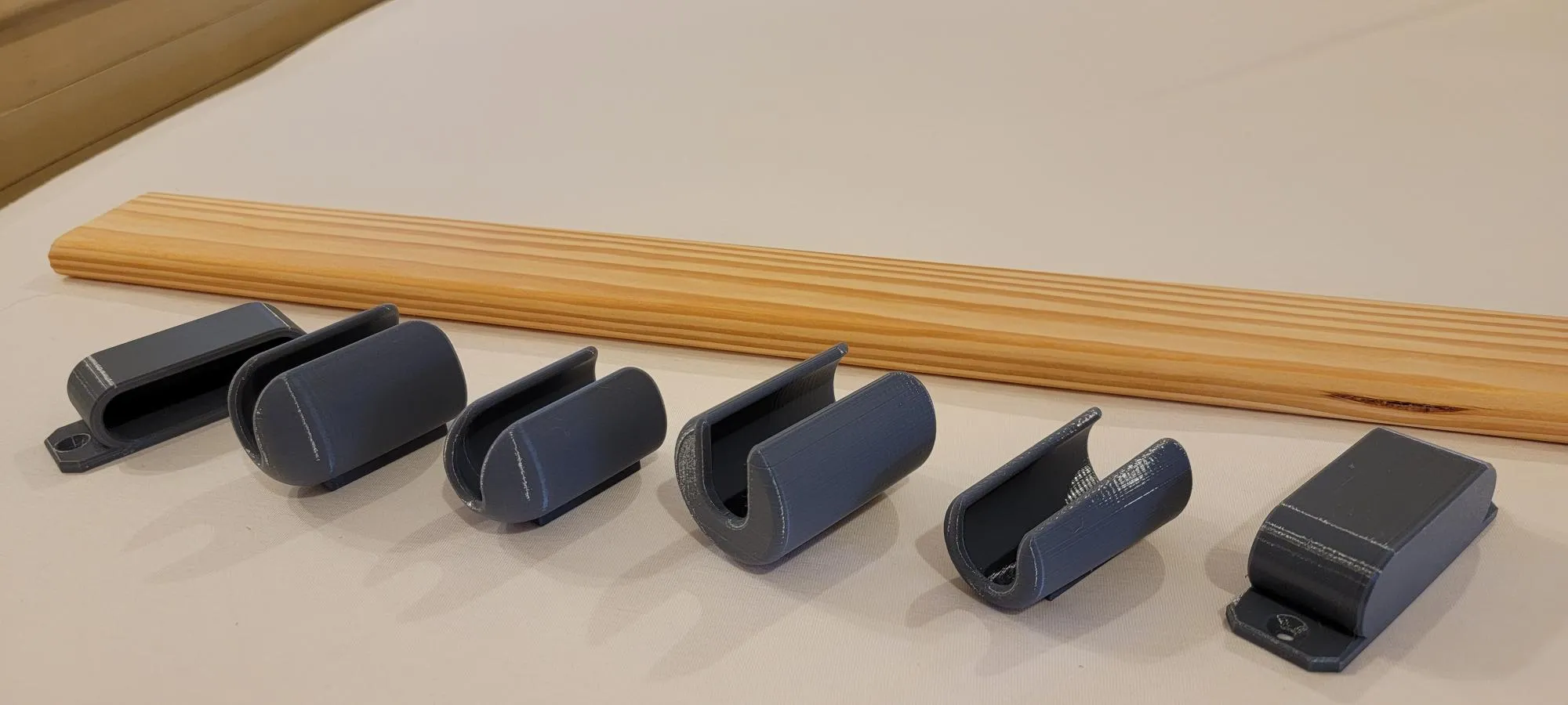 Giá đỡ dụng cụ tạo kiểu tóc cho salon tại nhà