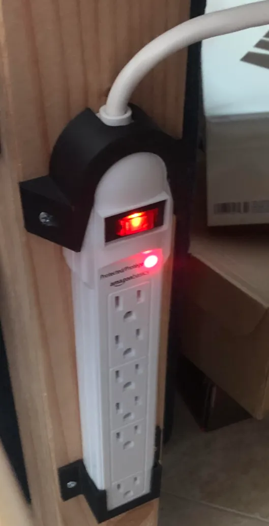 Giá đỡ cho ổ cắm điện Amazon Basics