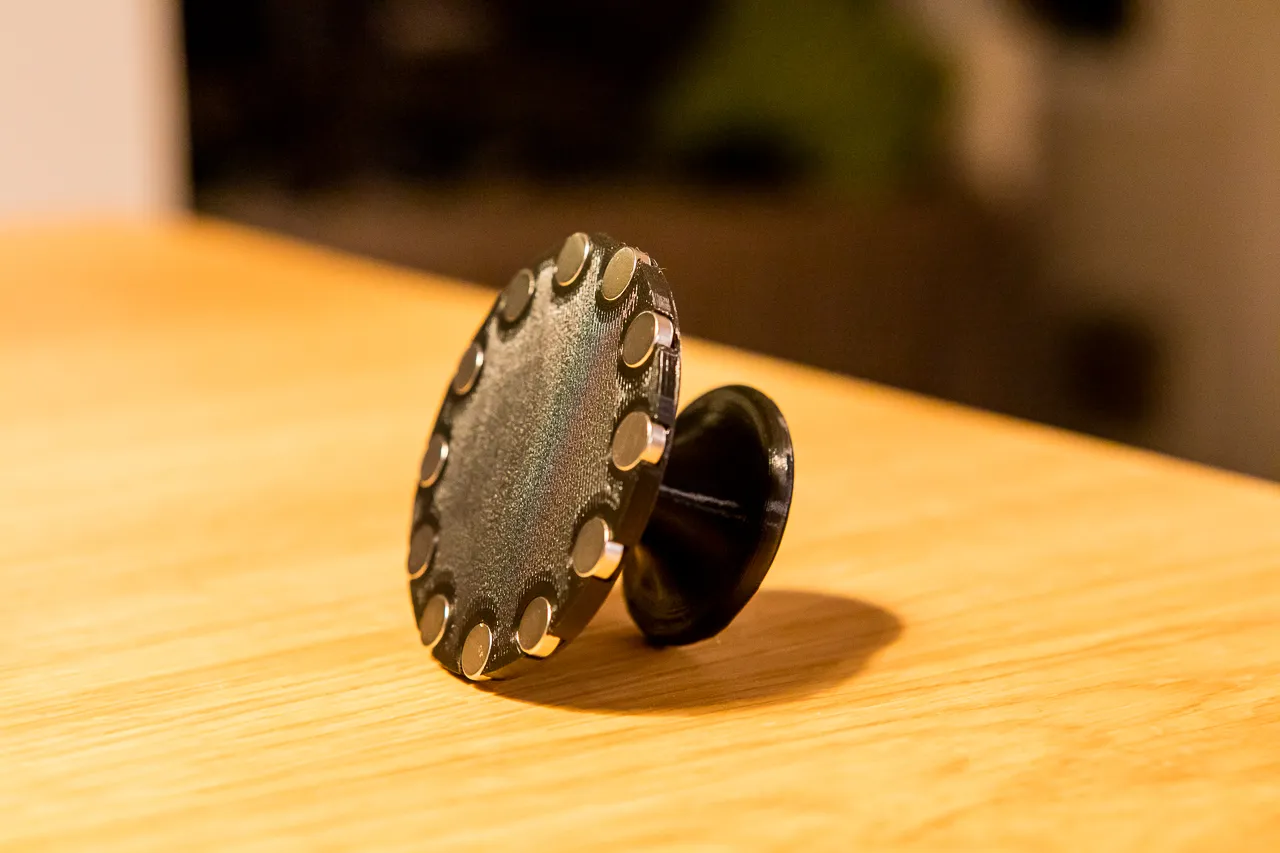 Cán cầm điện thoại MagSafe hỗ trợ sử dụng một tay