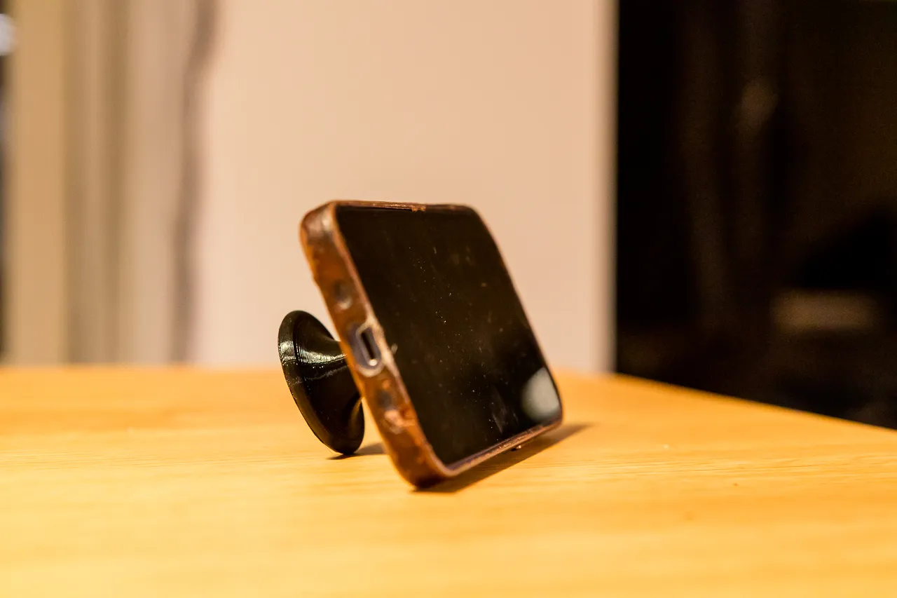 Cán cầm điện thoại MagSafe hỗ trợ sử dụng một tay