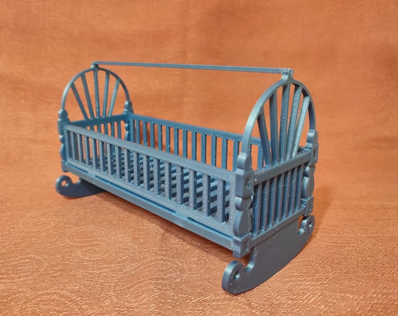 Giường nôi lịch sử cho nhà búp bê