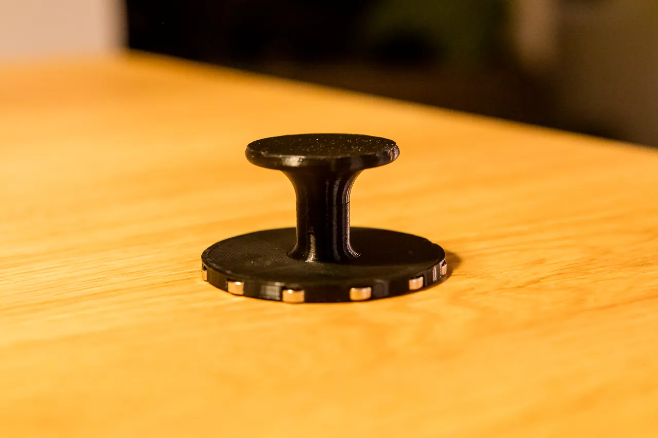 Cán cầm điện thoại MagSafe hỗ trợ sử dụng một tay