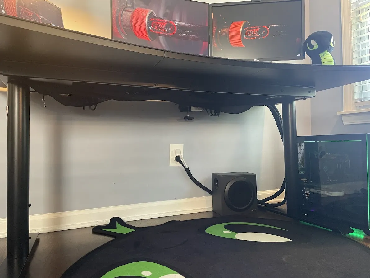 Hình dạng quản lý cáp cho bàn làm việc