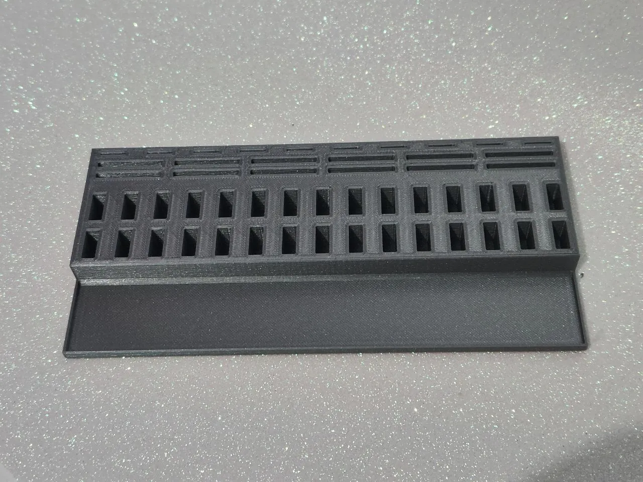 Giá đỡ USB cho 30 pendrive, 12 thẻ SD và 10 thẻ microSD