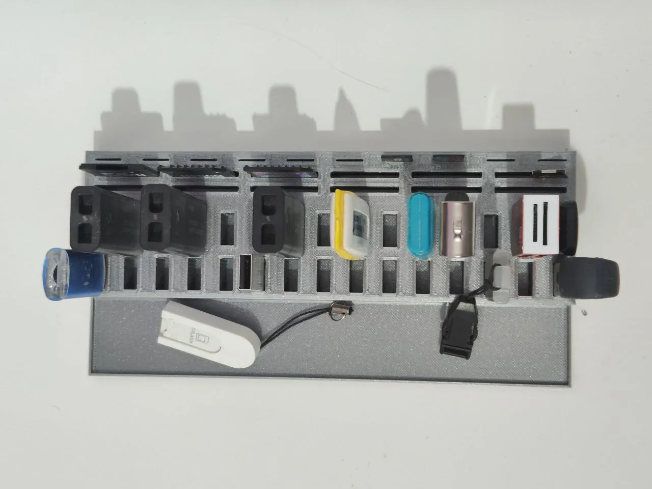 Giá đỡ USB cho 30 pendrive, 12 thẻ SD và 10 thẻ microSD