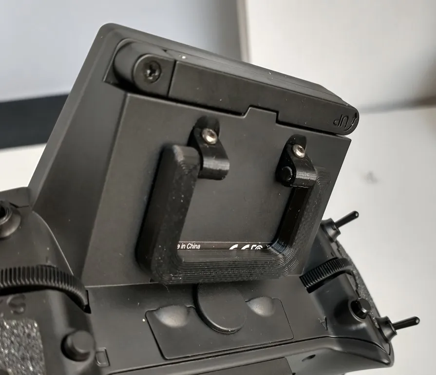 Tay cầm Radiomaster Zorro với bản lề tích hợp