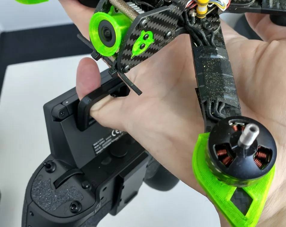 Tay cầm Radiomaster Zorro với bản lề tích hợp