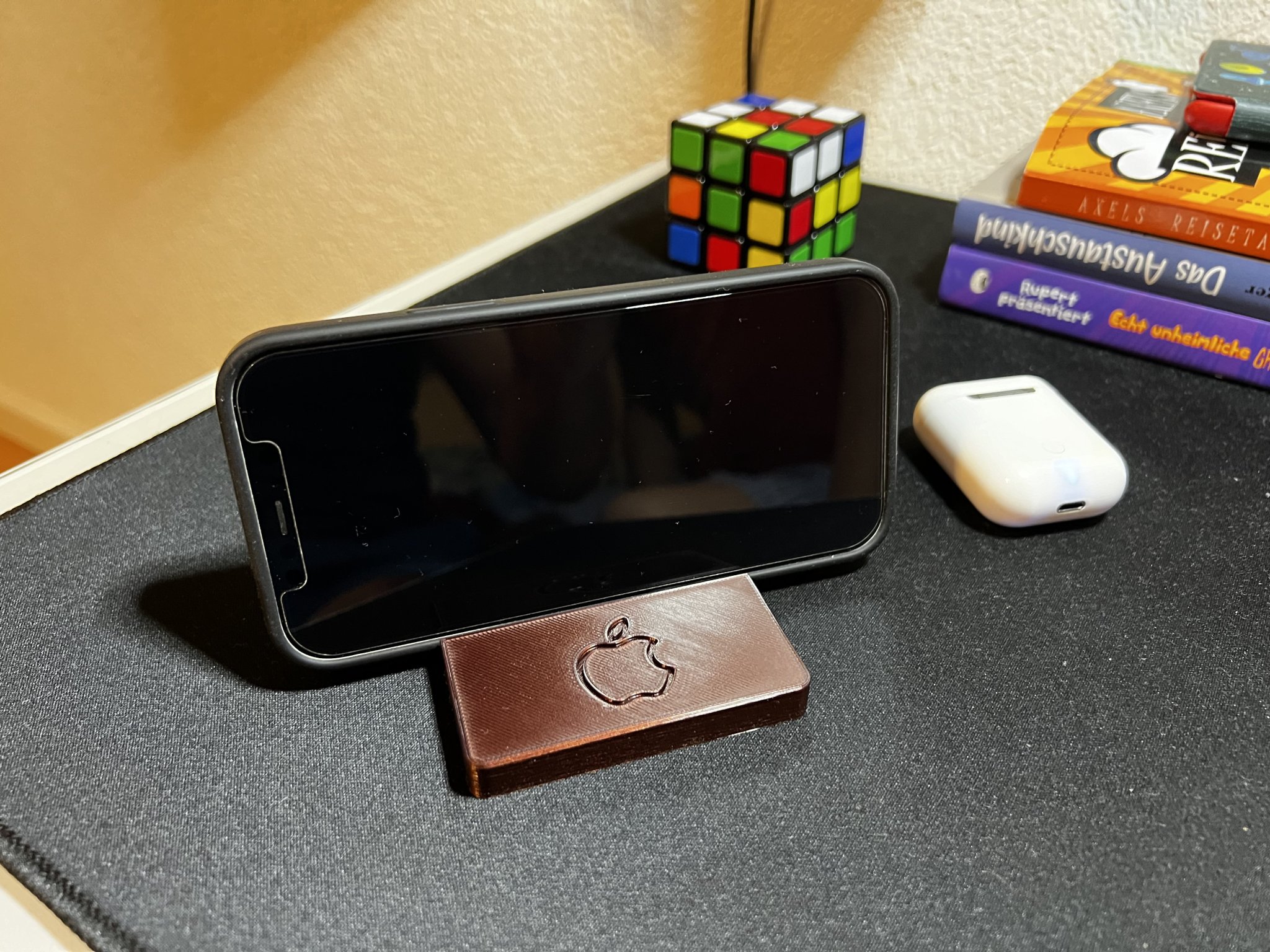 Giá đỡ cho iPhone sử dụng chế độ ban đêm mới