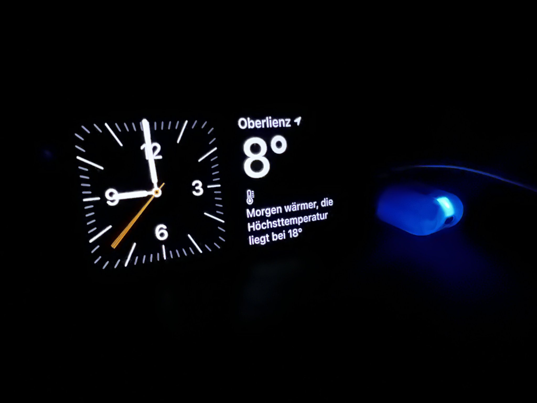 Giá đỡ cho iPhone sử dụng chế độ ban đêm mới