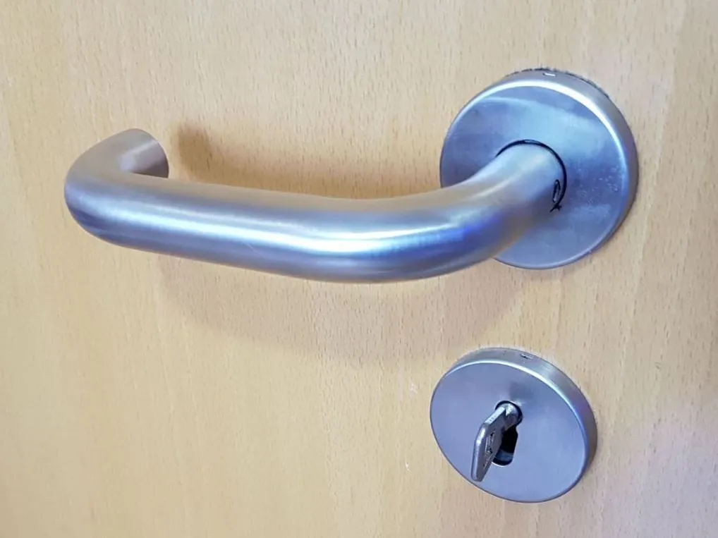 Bạc tay nắm cửa Hoppe thay thế cho tay nắm hỏng