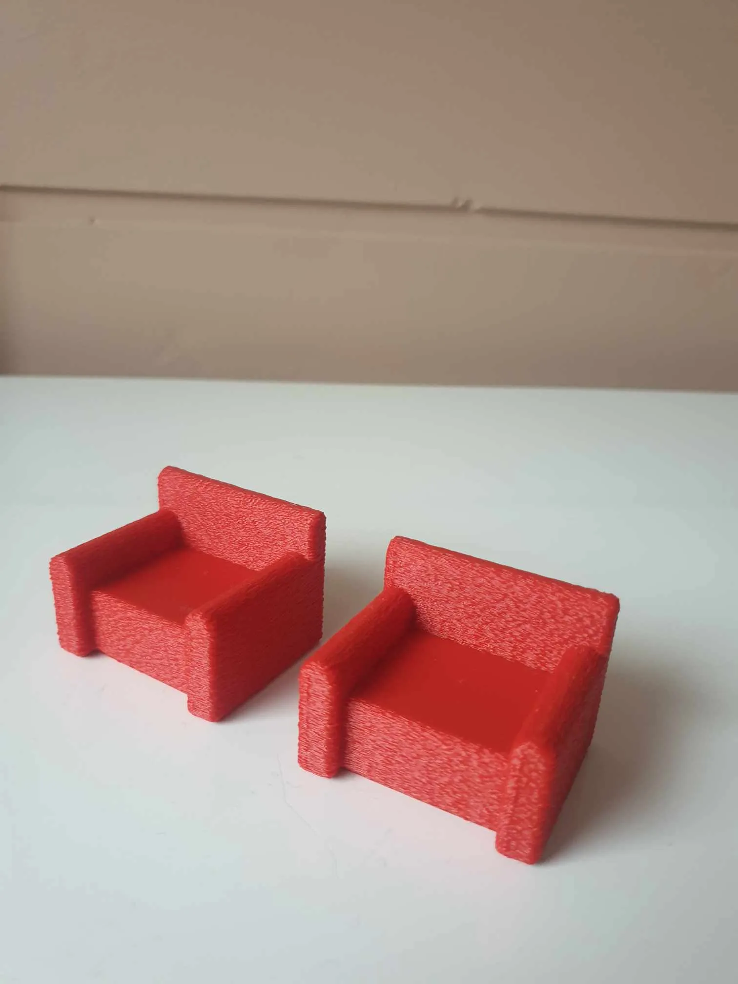 Ghế sofa và ghế cho ngôi nhà búp bê