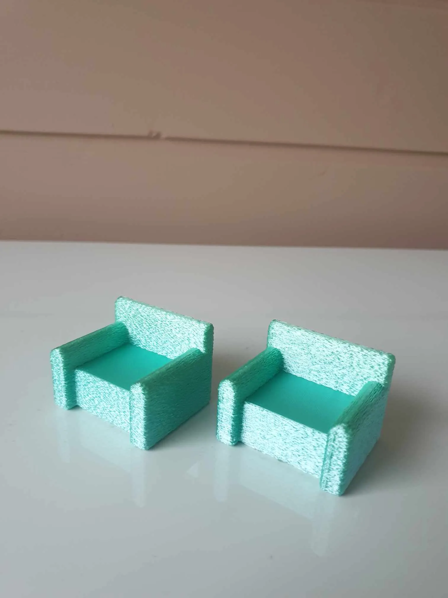 Ghế sofa và ghế cho ngôi nhà búp bê