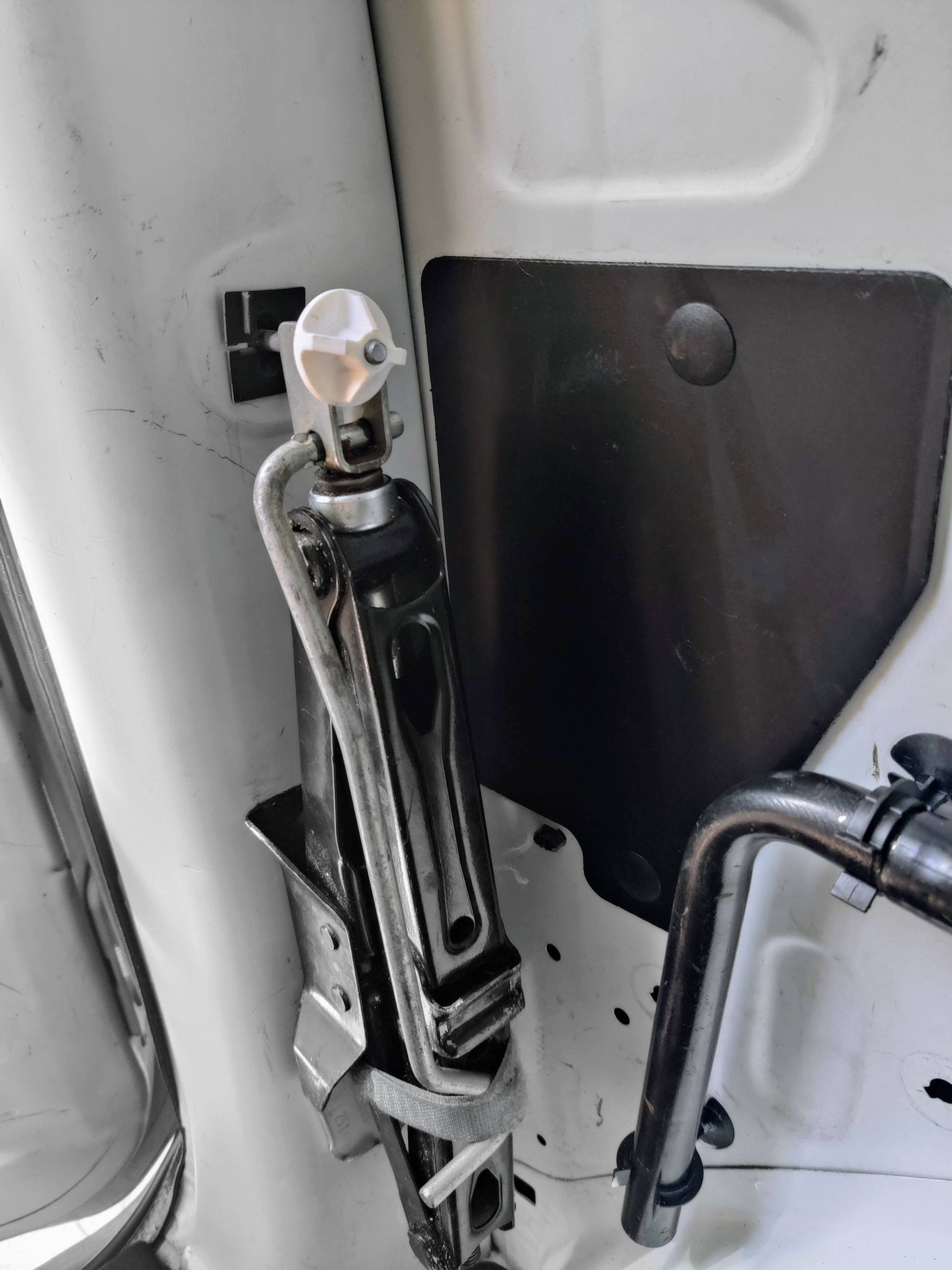 Nuts giữ cố định cho hệ thống nâng xe Renault Dokker/Kangoo