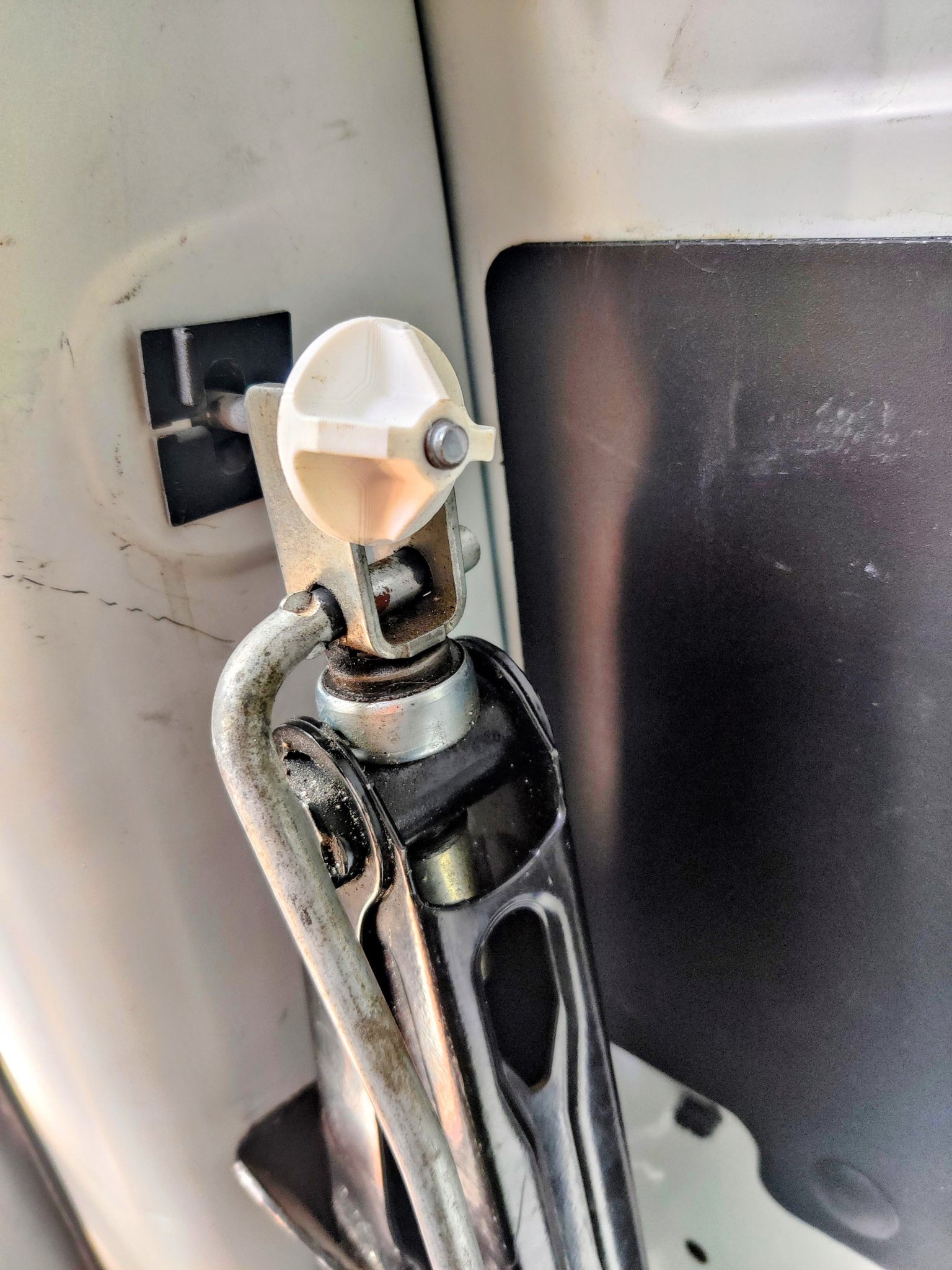 Nuts giữ cố định cho hệ thống nâng xe Renault Dokker/Kangoo