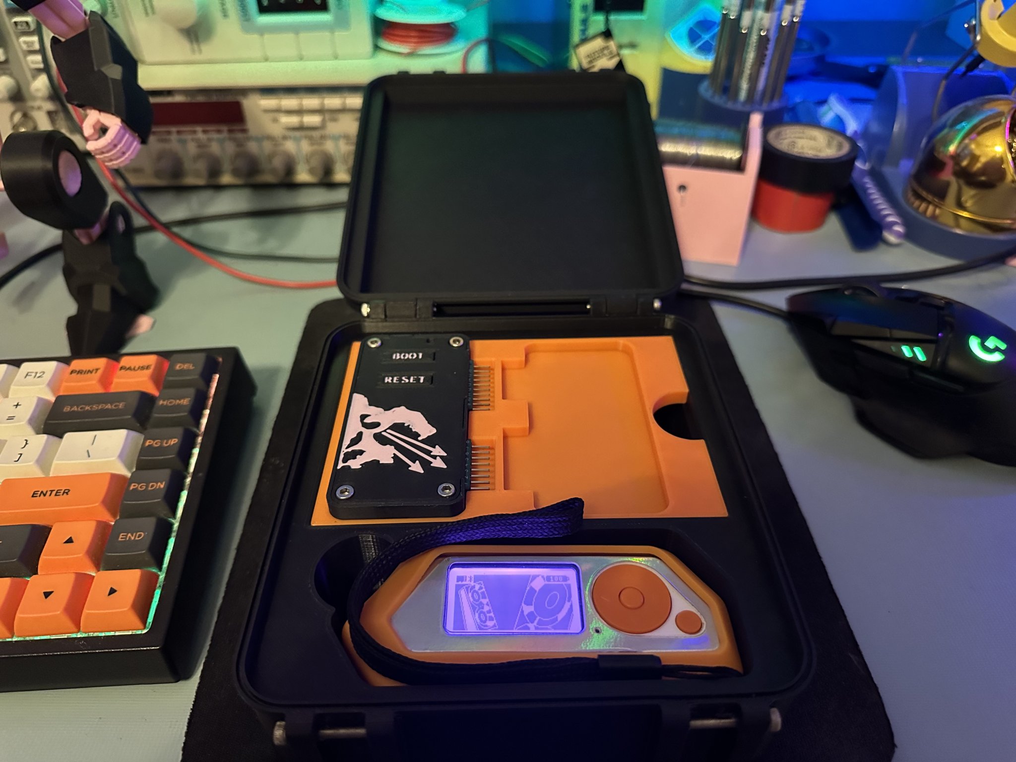 Vỏ bảo vệ Flipper Zero với ngăn chứa devboard