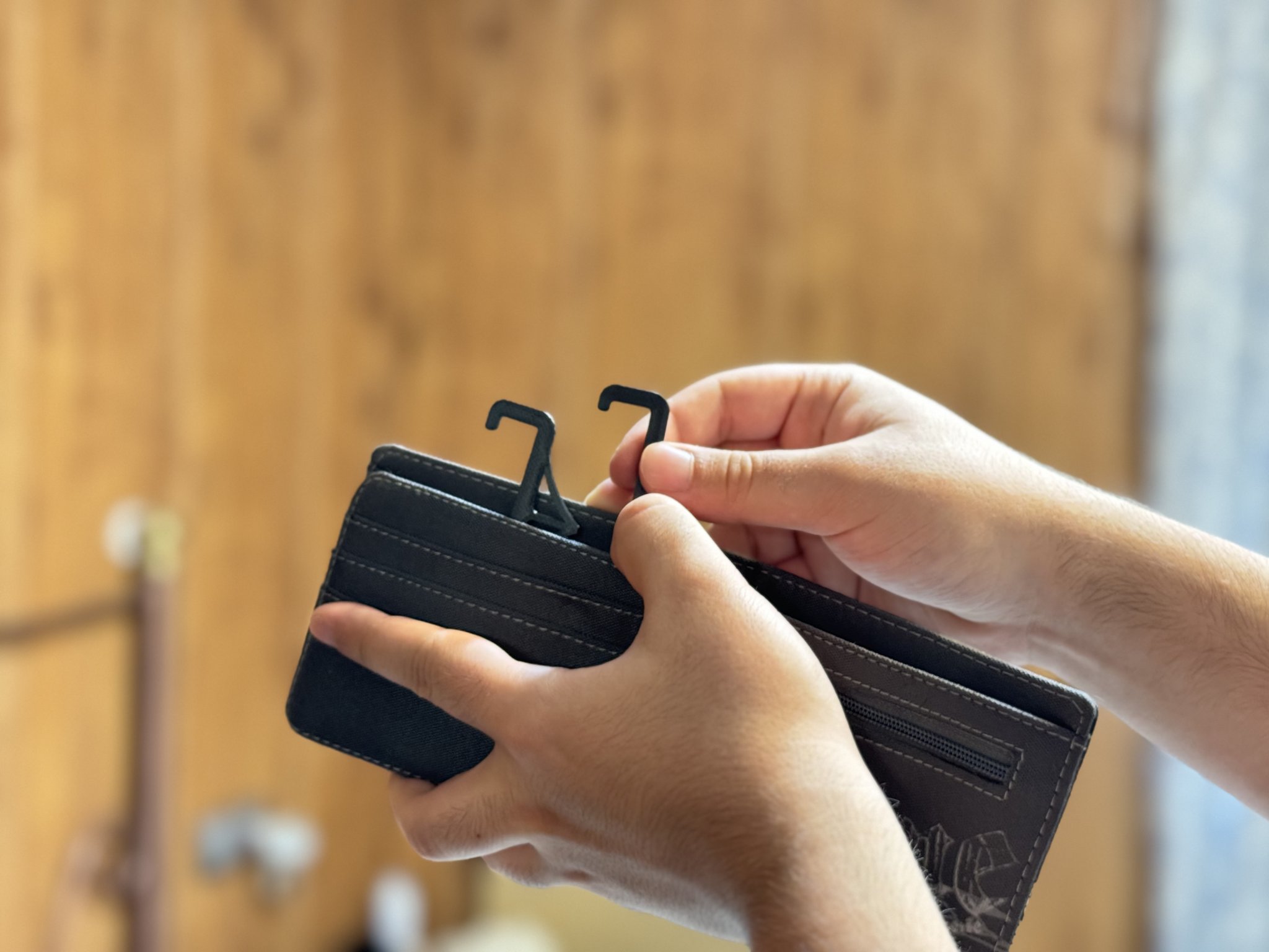 Công cụ giữ khoảng cách cho ống kính Macro trên iPhone 15 Pro