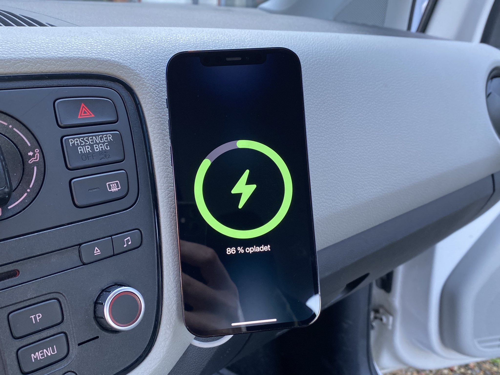 Giá đỡ MagSafe cho xe hơi Seat Mii