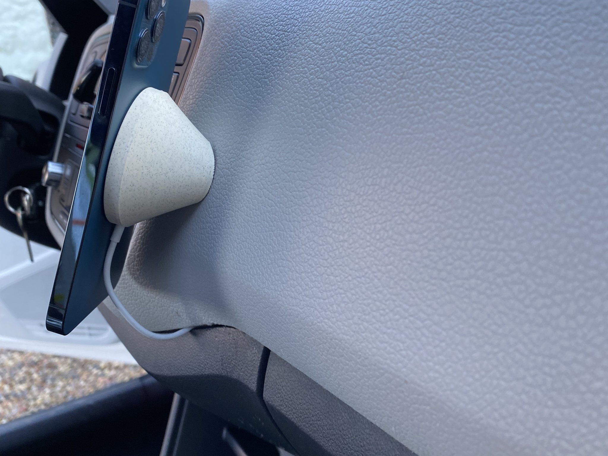 Giá đỡ MagSafe cho xe hơi Seat Mii