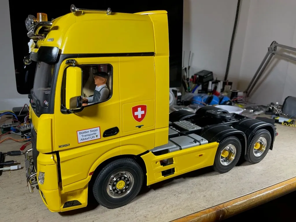 Phụ kiện cho xe tải Mercedes Actros TAMIYA và Hercules Hobby