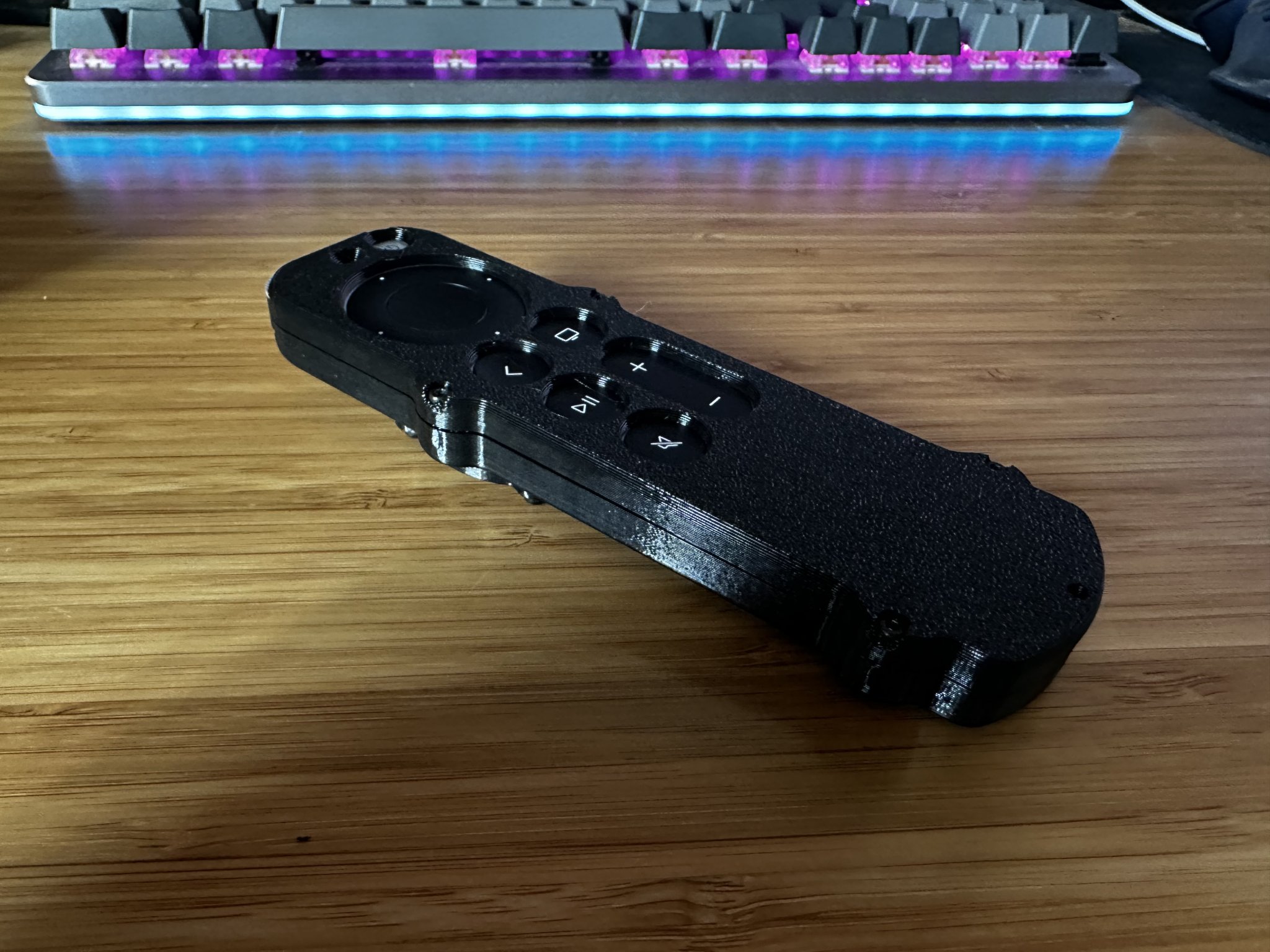 Vỏ điều khiển Apple TV (Thế hệ 2 & 3) với giá đỡ Air Tag tù...