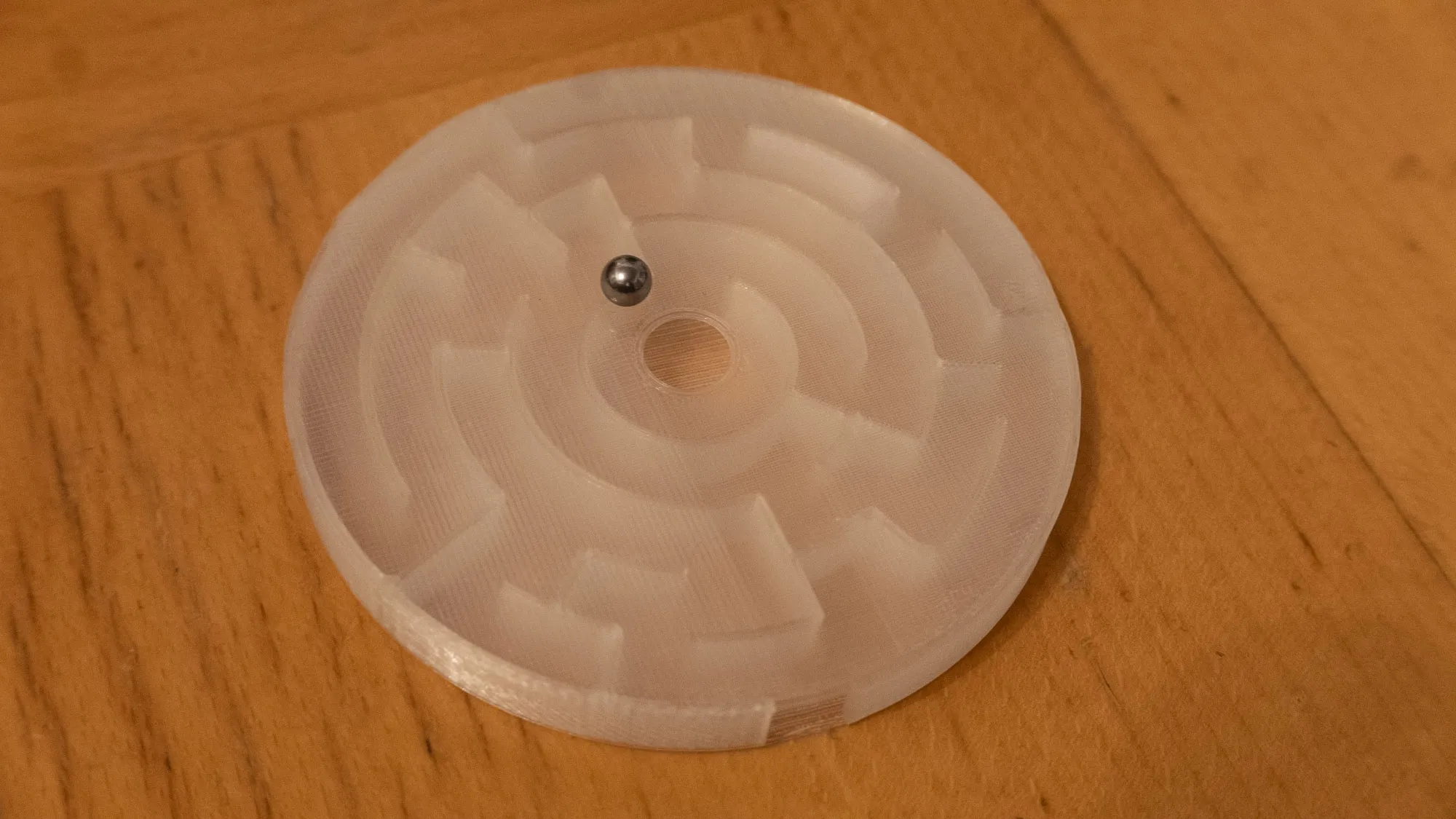 Câu đố bóng tròn: Mô hình mê cung cho viên bi