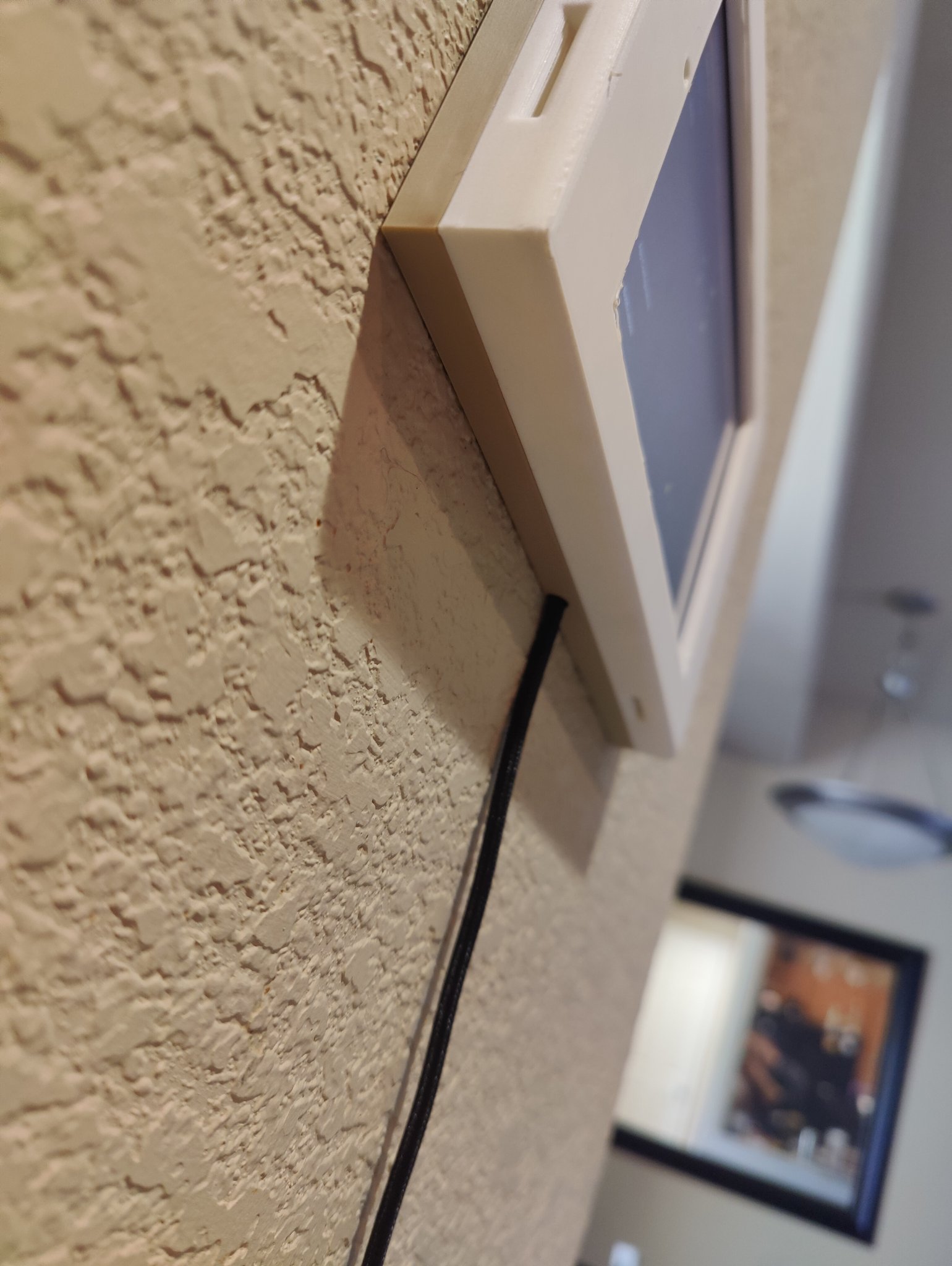 Giá đỡ tường cho máy tính bảng Fire 7 của Amazon