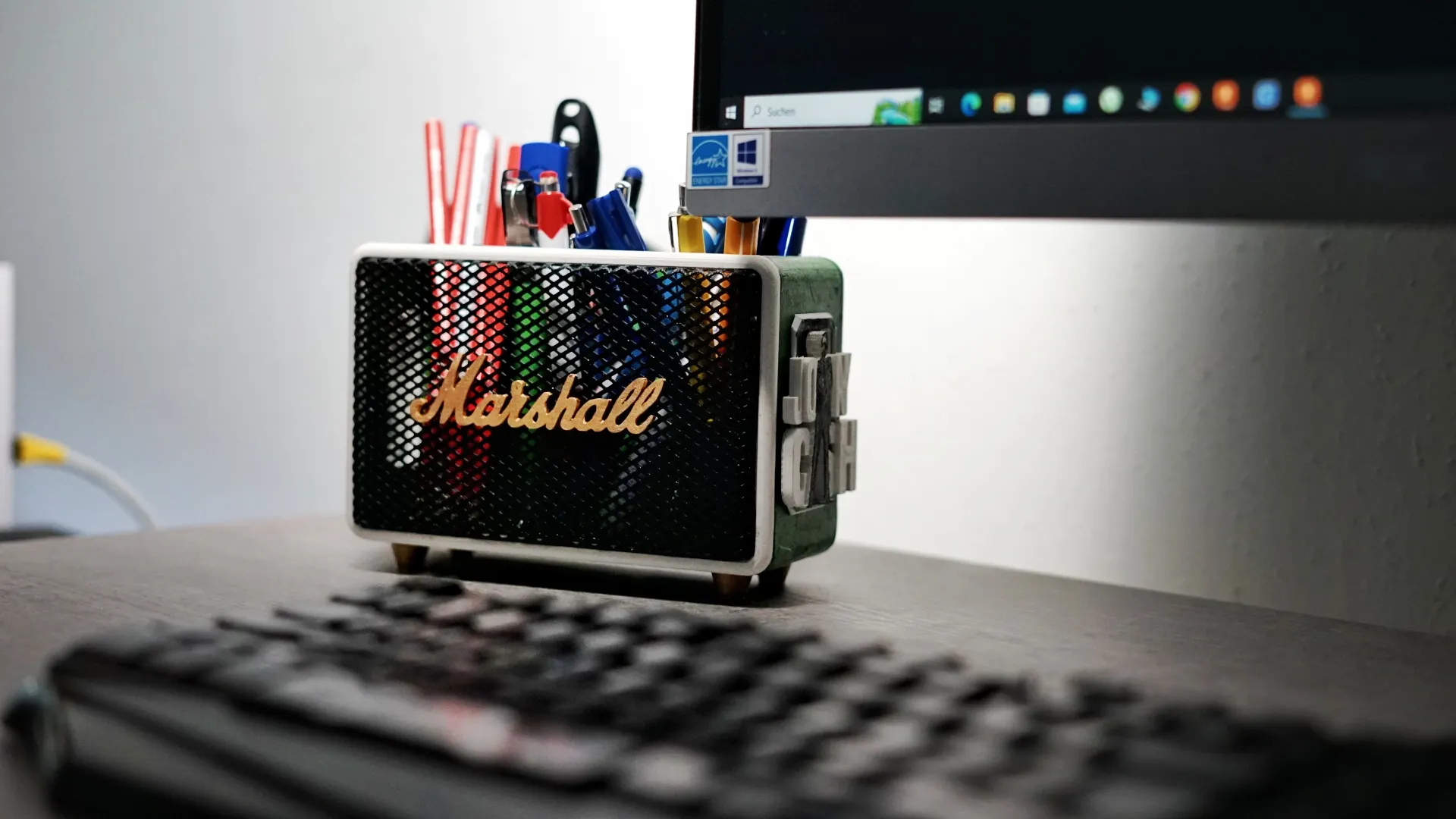 Hộp bút Marshall phiên bản Johnny Cash cho bàn làm việc