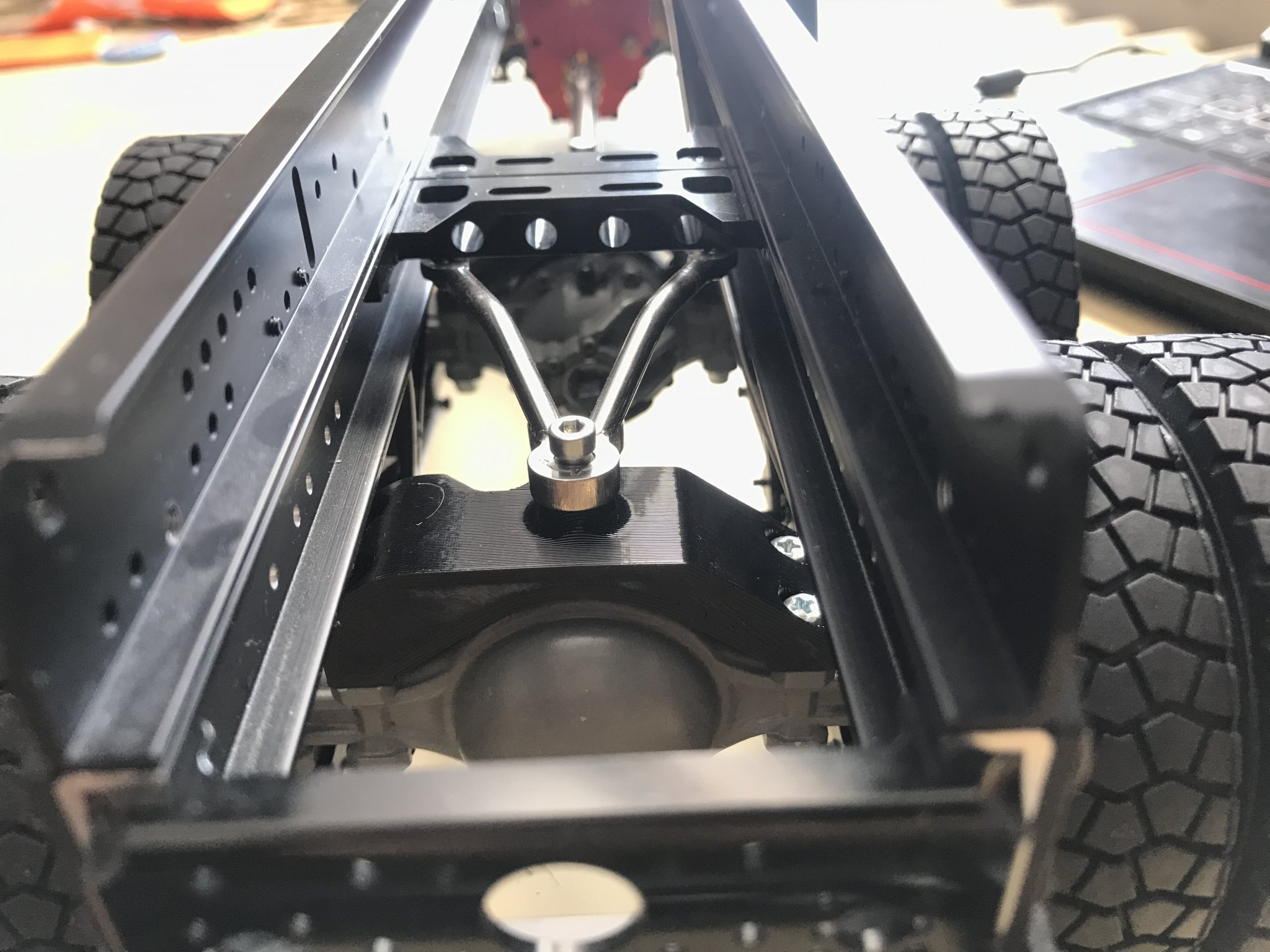 Giá đỡ trục sau cho xe tải điều khiển từ xa 1/14