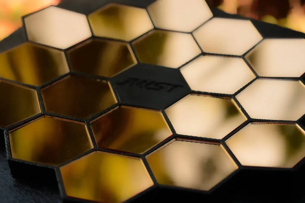 Mô hình nghệ thuật kính viễn vọng James Webb tỉ lệ 1:25