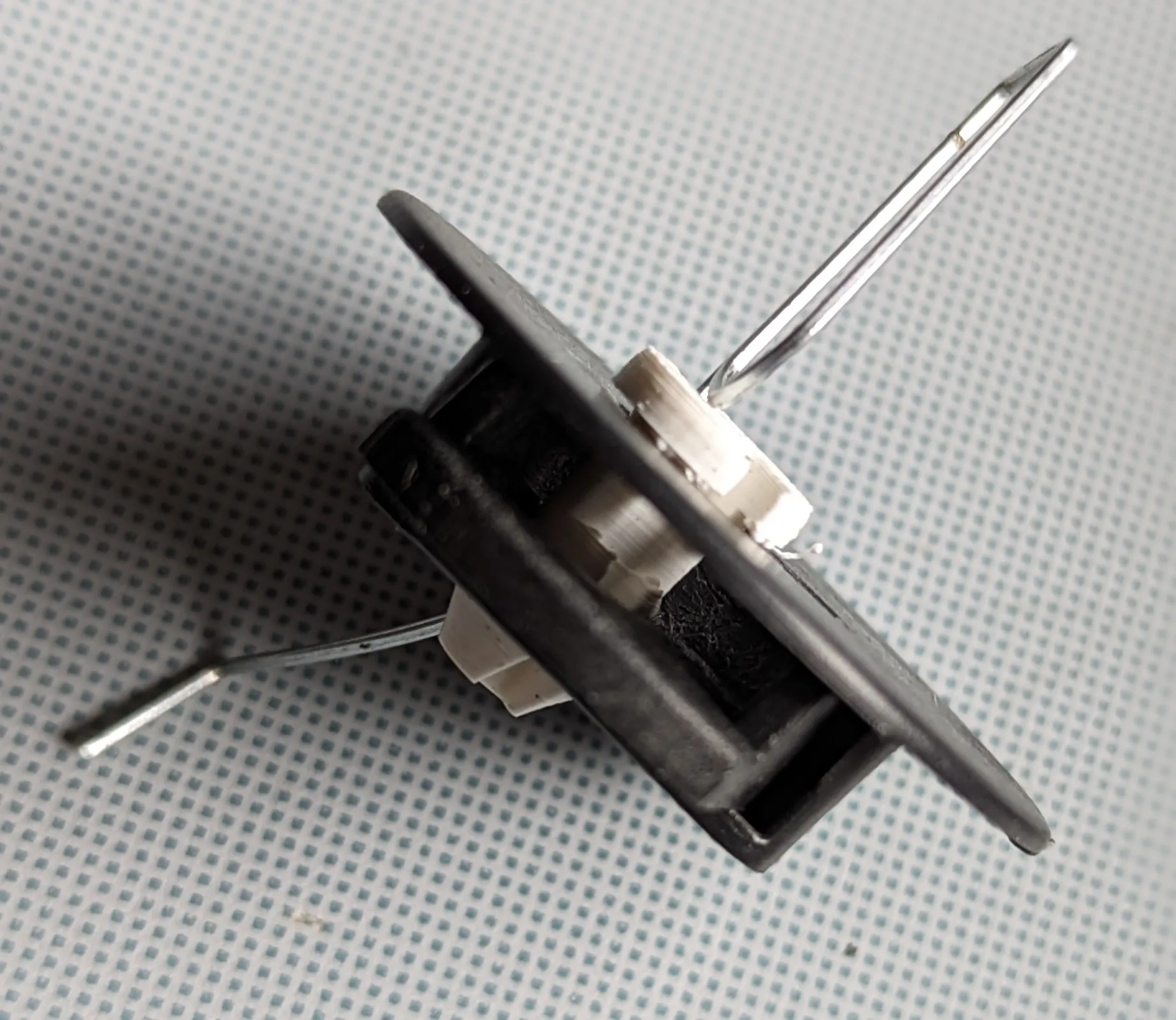 Pin giữa cho khóa hộp tiết kiệm