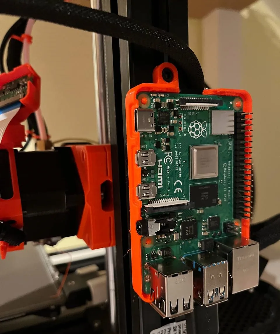 Vỏ Raspberry Pi 4B lắp bên hông máy in Prusa Mini
