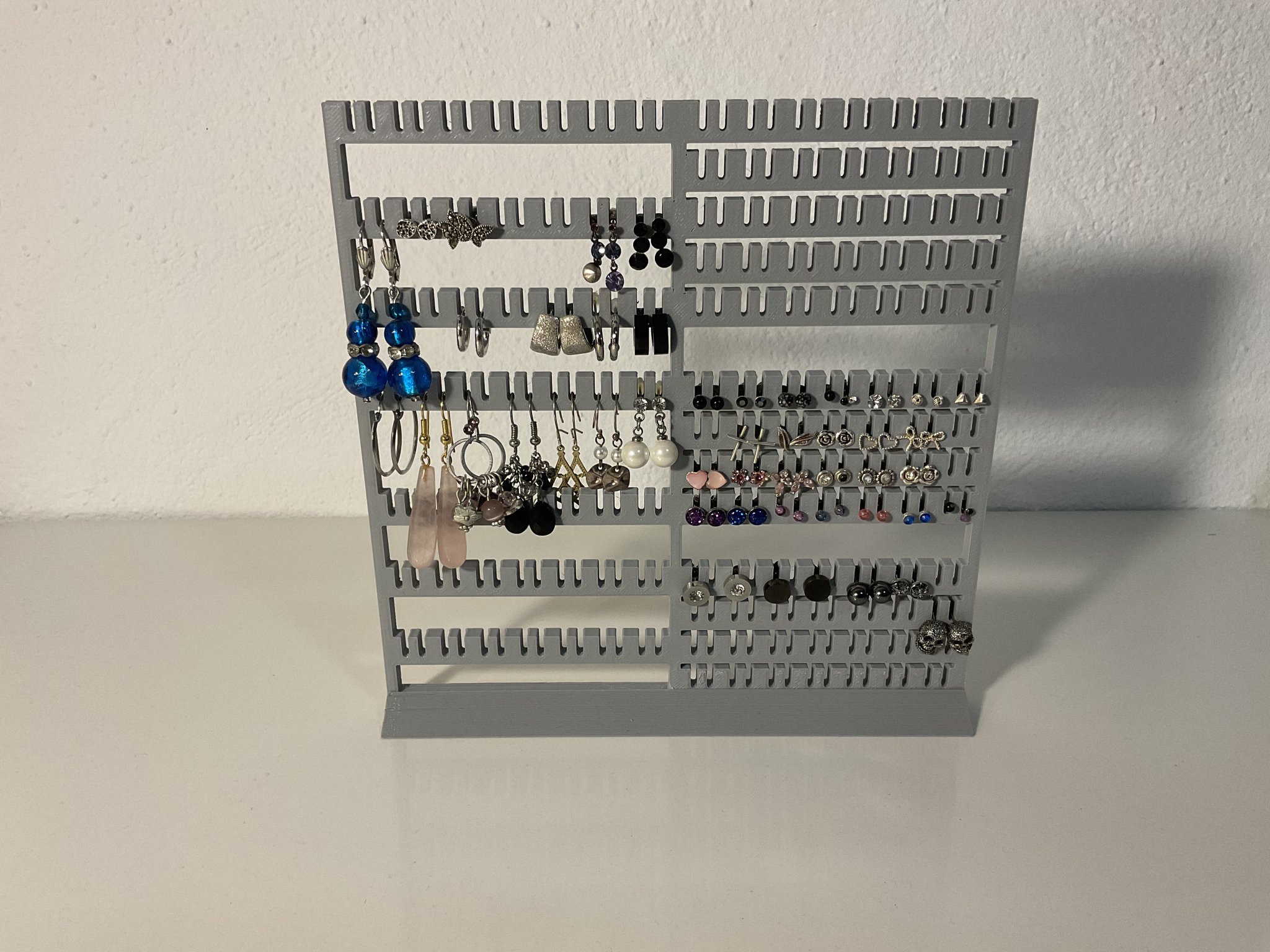 Giá đỡ trang sức cho bông tai với thiết kế tối giản