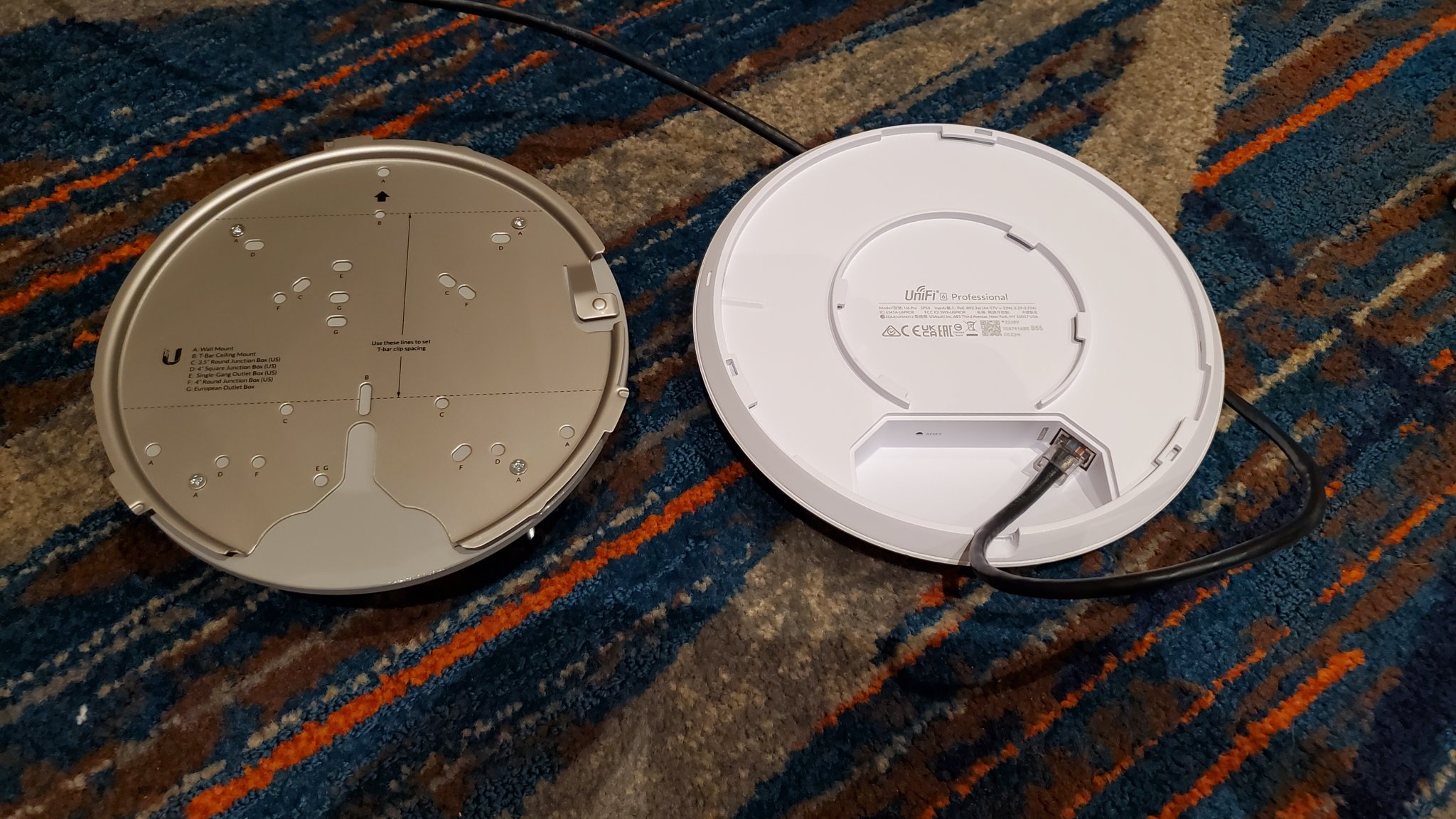 Giá đỡ gắn điểm truy cập WiFi Ubiquiti U6 Pro lên cột