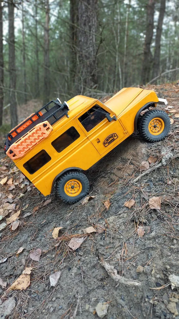 Xe Land Rover series 3 tỉ lệ 1:10 với chiều rộng bánh 313 mm