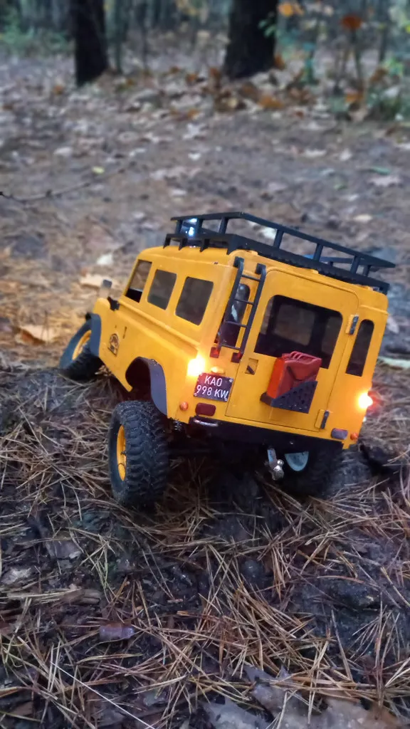 Xe Land Rover series 3 tỉ lệ 1:10 với chiều rộng bánh 313 mm