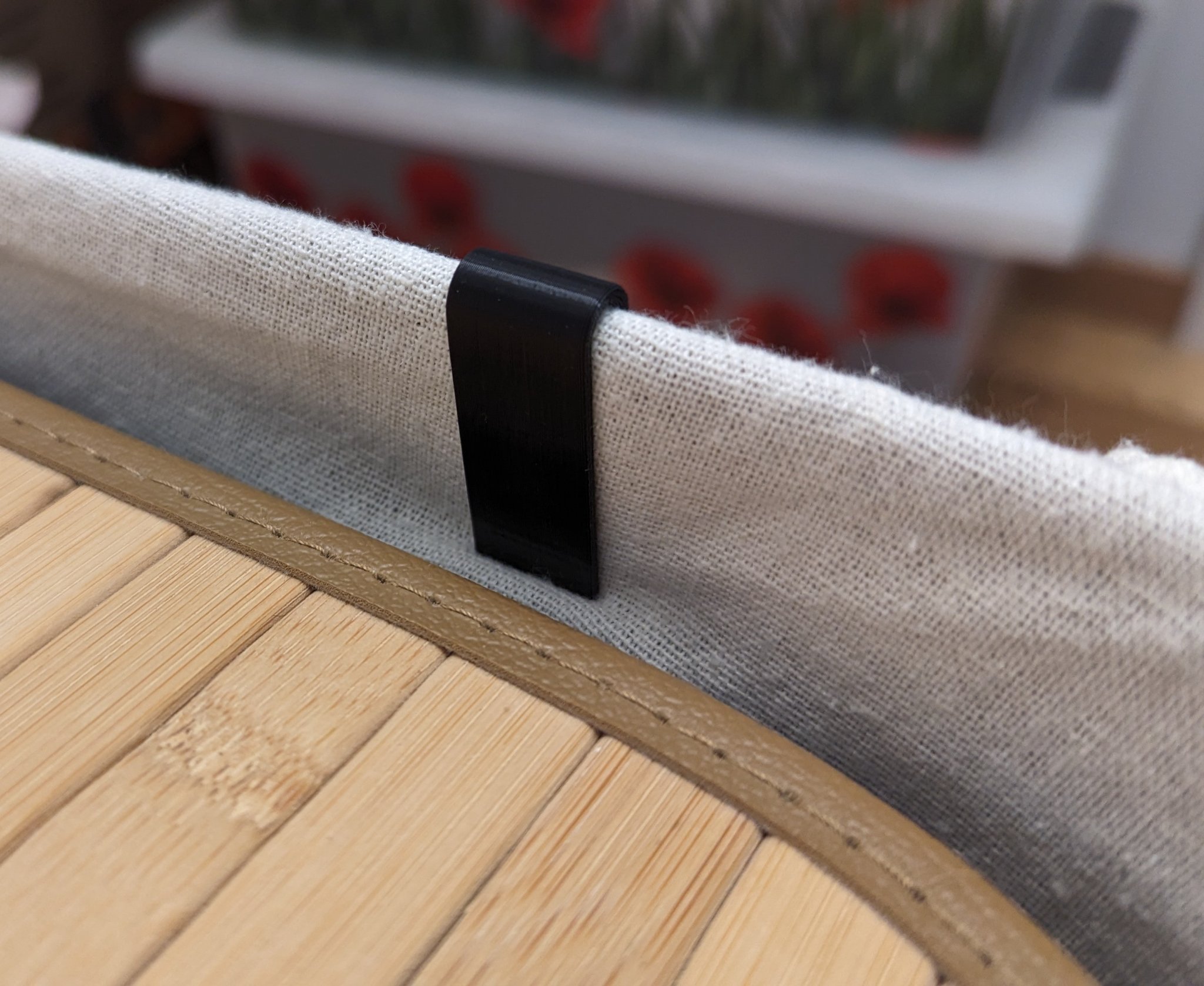 Kẹp giữ túi vải cho giỏ đựng đồ giặt bằng tre