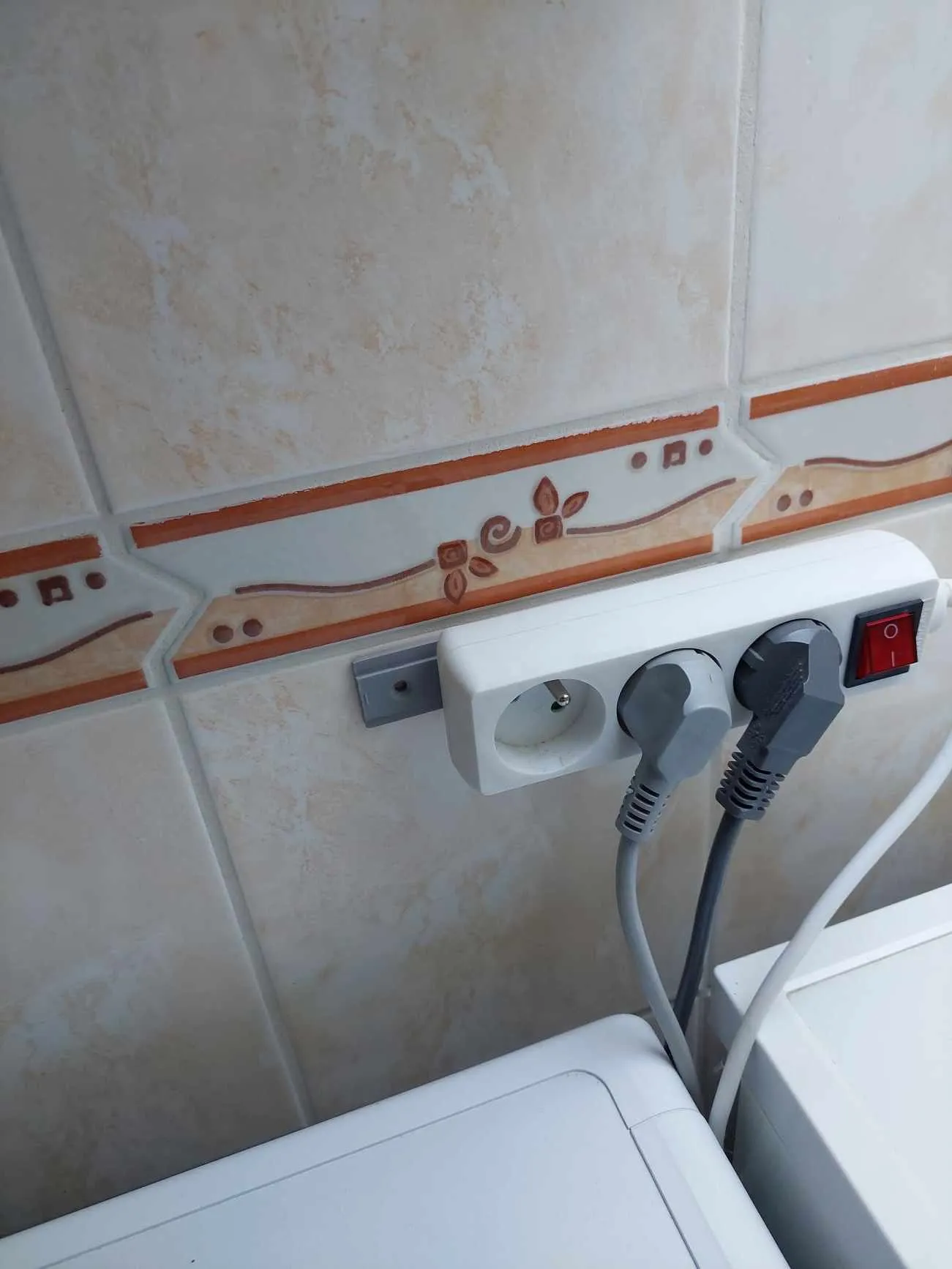 Giá đỡ dây điện gắn tường cho router và thiết bị khác