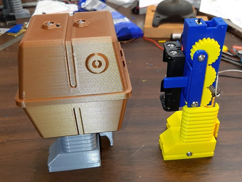 Mô hình đồ chơi Gonk Droid đi bộ trong Star Wars