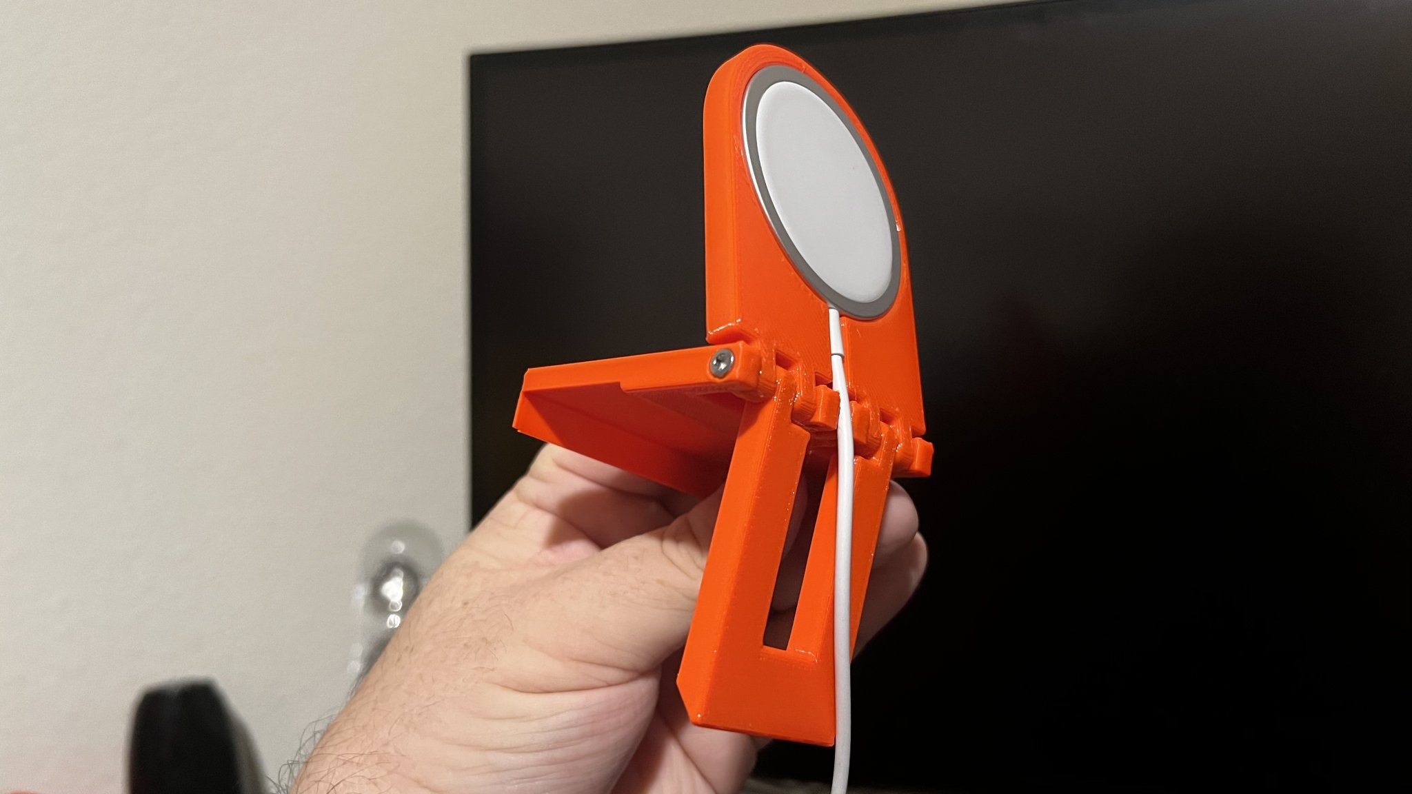 Giá đỡ màn hình MagSafe điều chỉnh cho iPhone