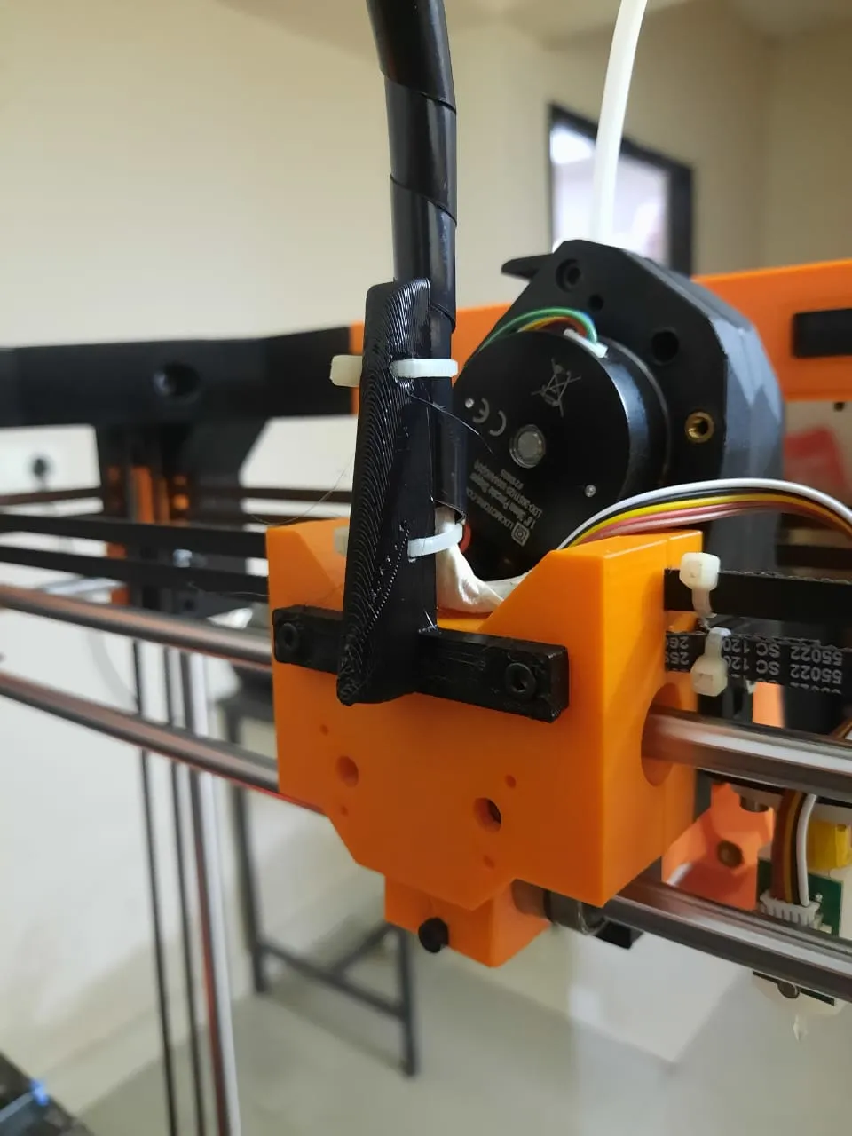 Giá đỡ cáp giảm căng cho đầu công cụ Rook 180