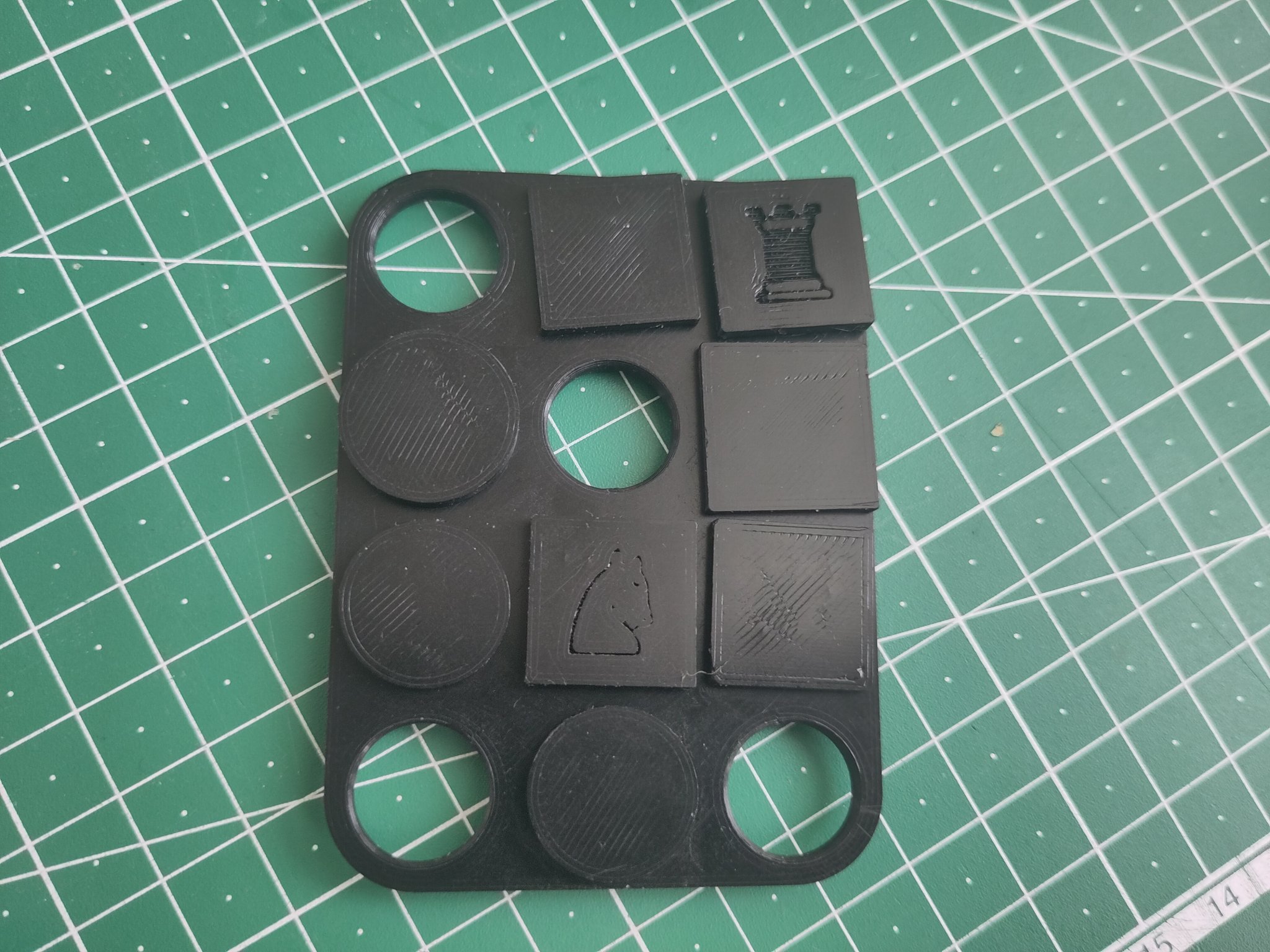 Token di chuyển dễ dàng cho thùng máy Cooler Master QUBE 500