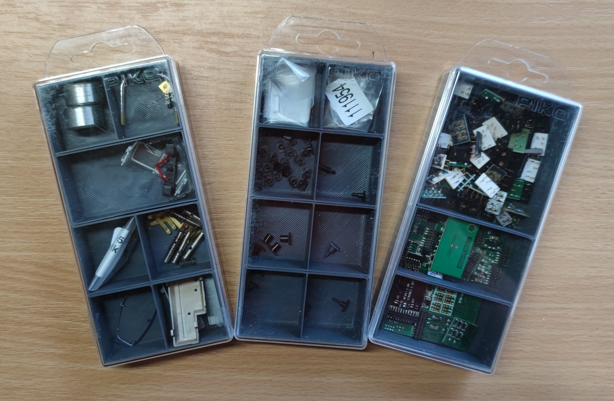 Giá đỡ cho bộ phận trong bao bì nhựa Piko